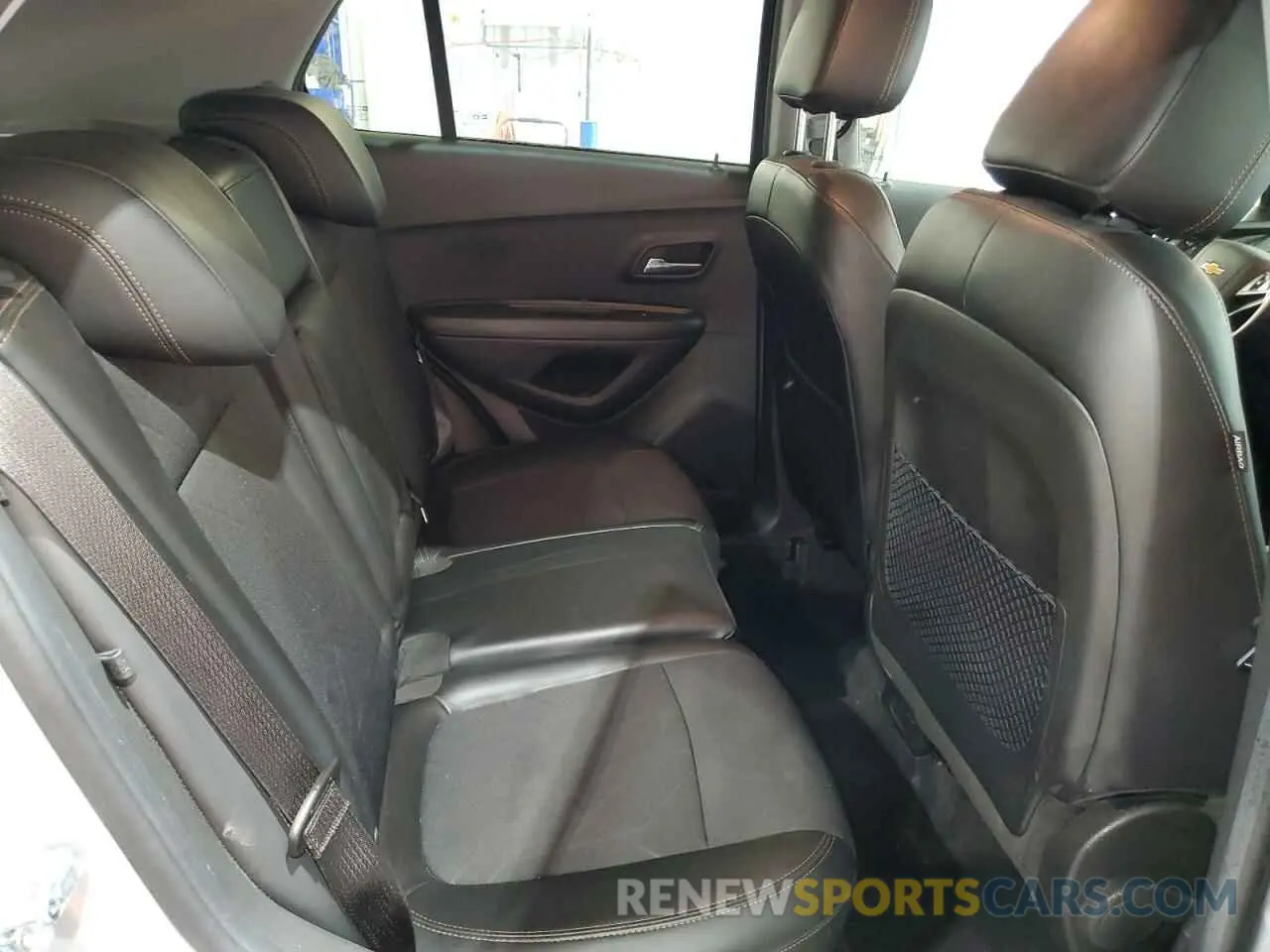10 Photograph of a damaged car KL7CJPSB8KB932596 CHEVROLET TRAX 2019