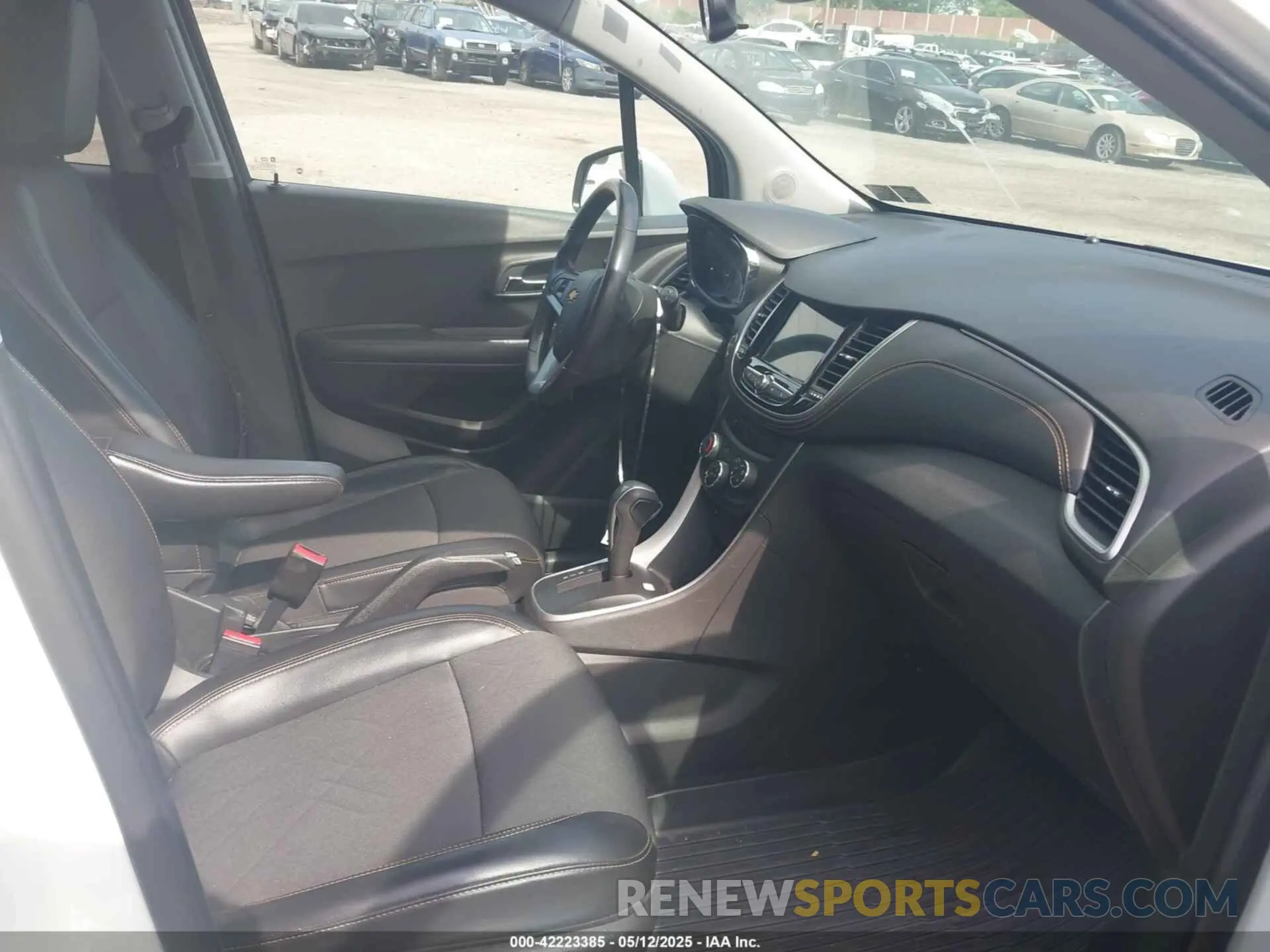 5 Photograph of a damaged car KL7CJPSBXKB757316 CHEVROLET TRAX 2019