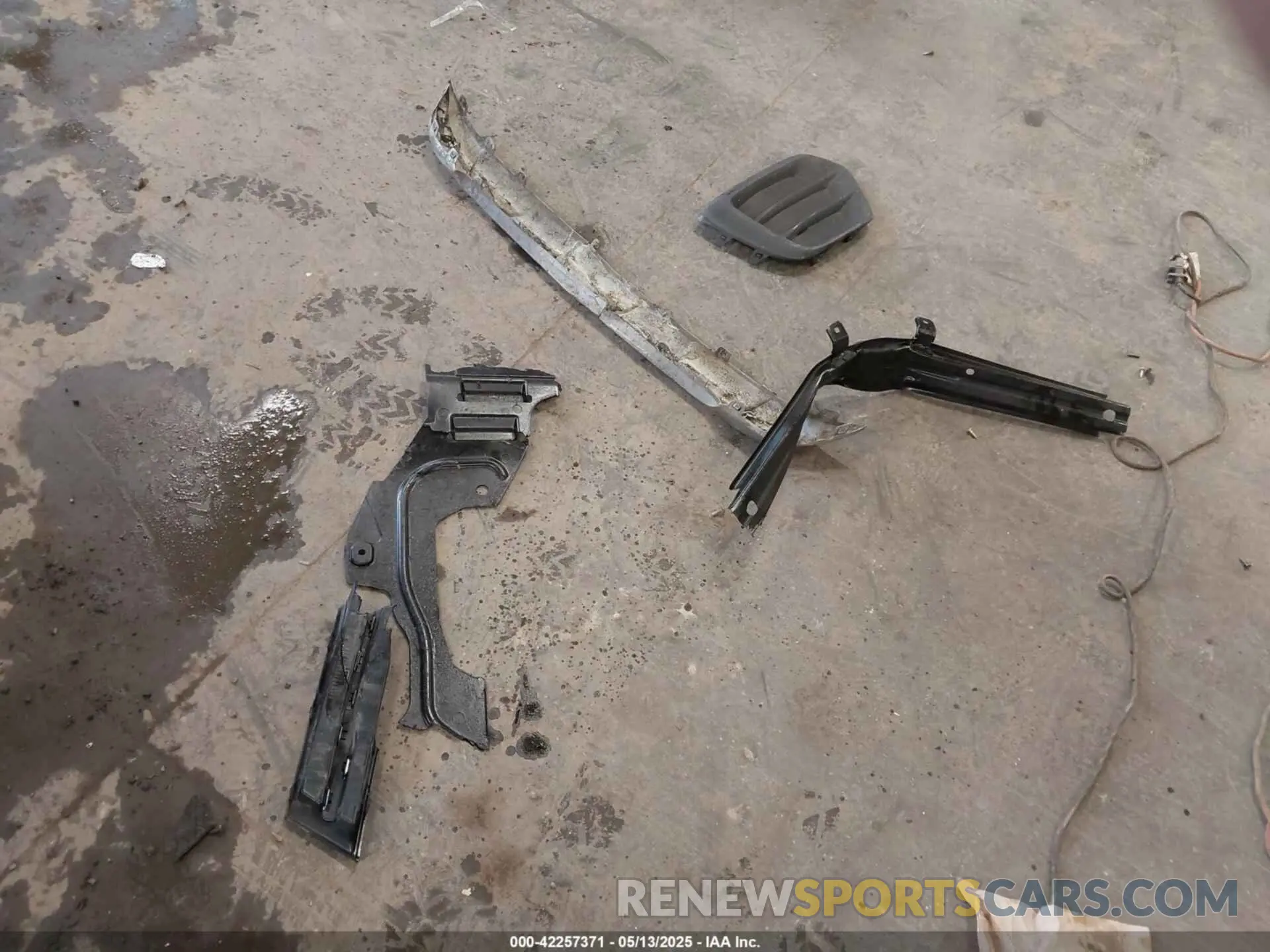 11 Photograph of a damaged car KL7CJPSBXKB843080 CHEVROLET TRAX 2019