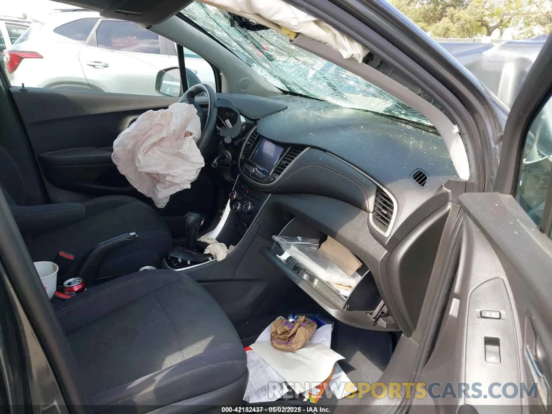5 Photograph of a damaged car 3GNCJKSB0LL247795 CHEVROLET TRAX 2020