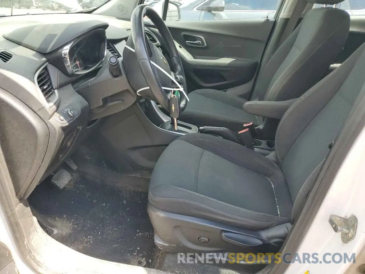 7 Photograph of a damaged car 3GNCJKSB1LL137404 CHEVROLET TRAX 2020