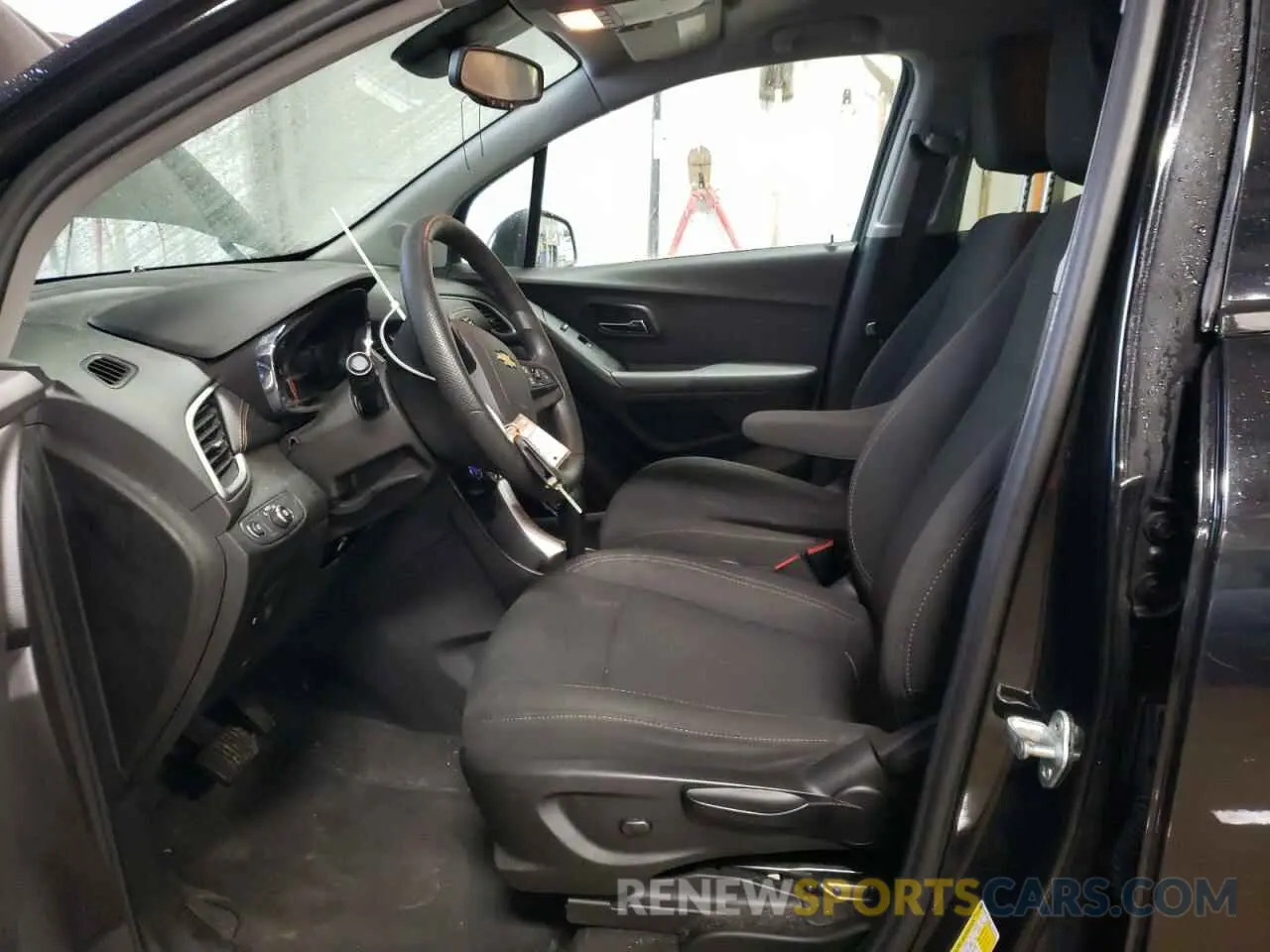 7 Photograph of a damaged car 3GNCJKSB2LL111071 CHEVROLET TRAX 2020