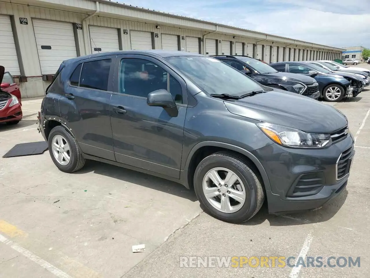 4 Photograph of a damaged car 3GNCJKSB2LL136861 CHEVROLET TRAX 2020
