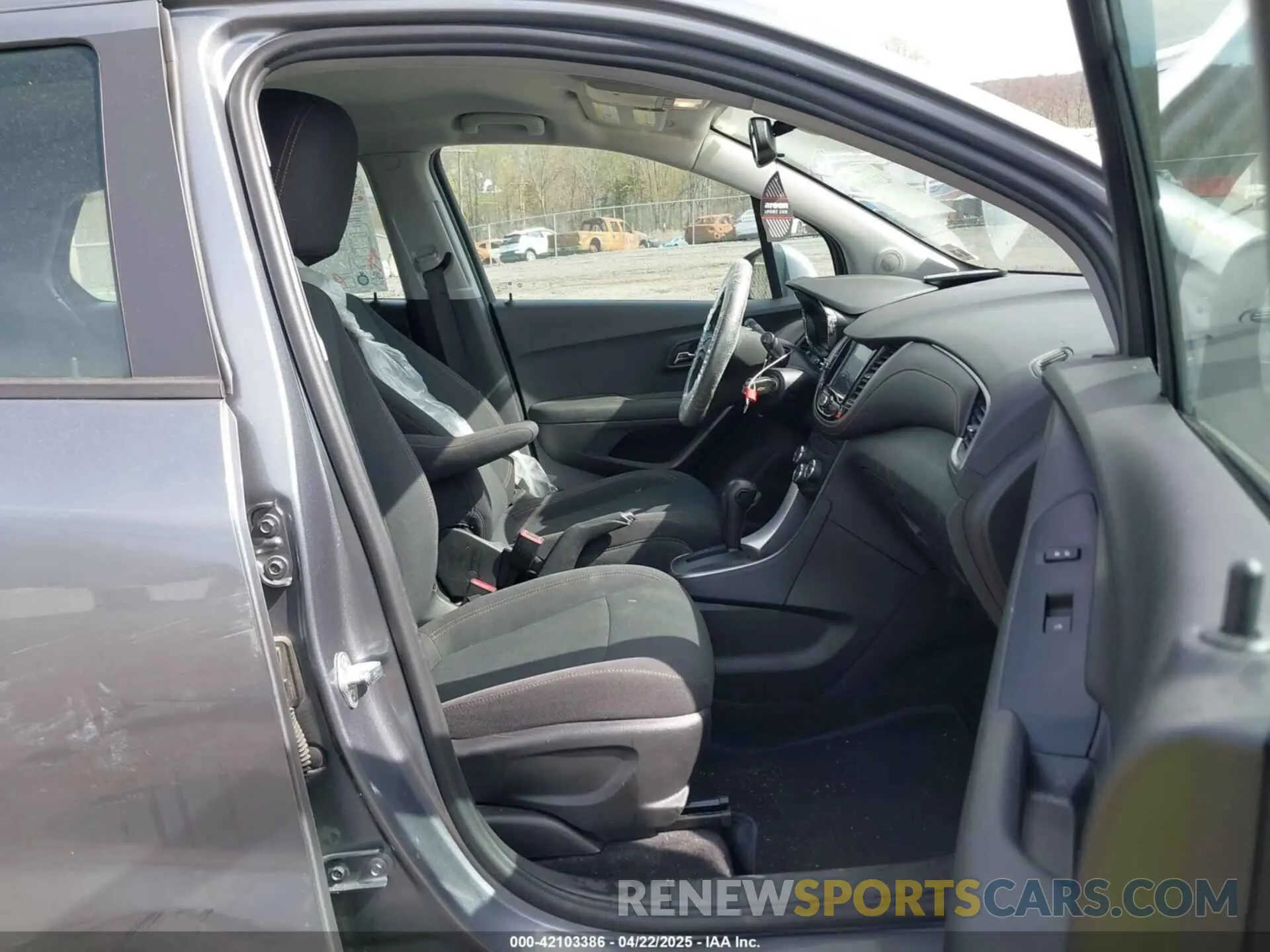 5 Фотография поврежденного автомобиля 3GNCJKSB2LL326823 CHEVROLET TRAX 2020