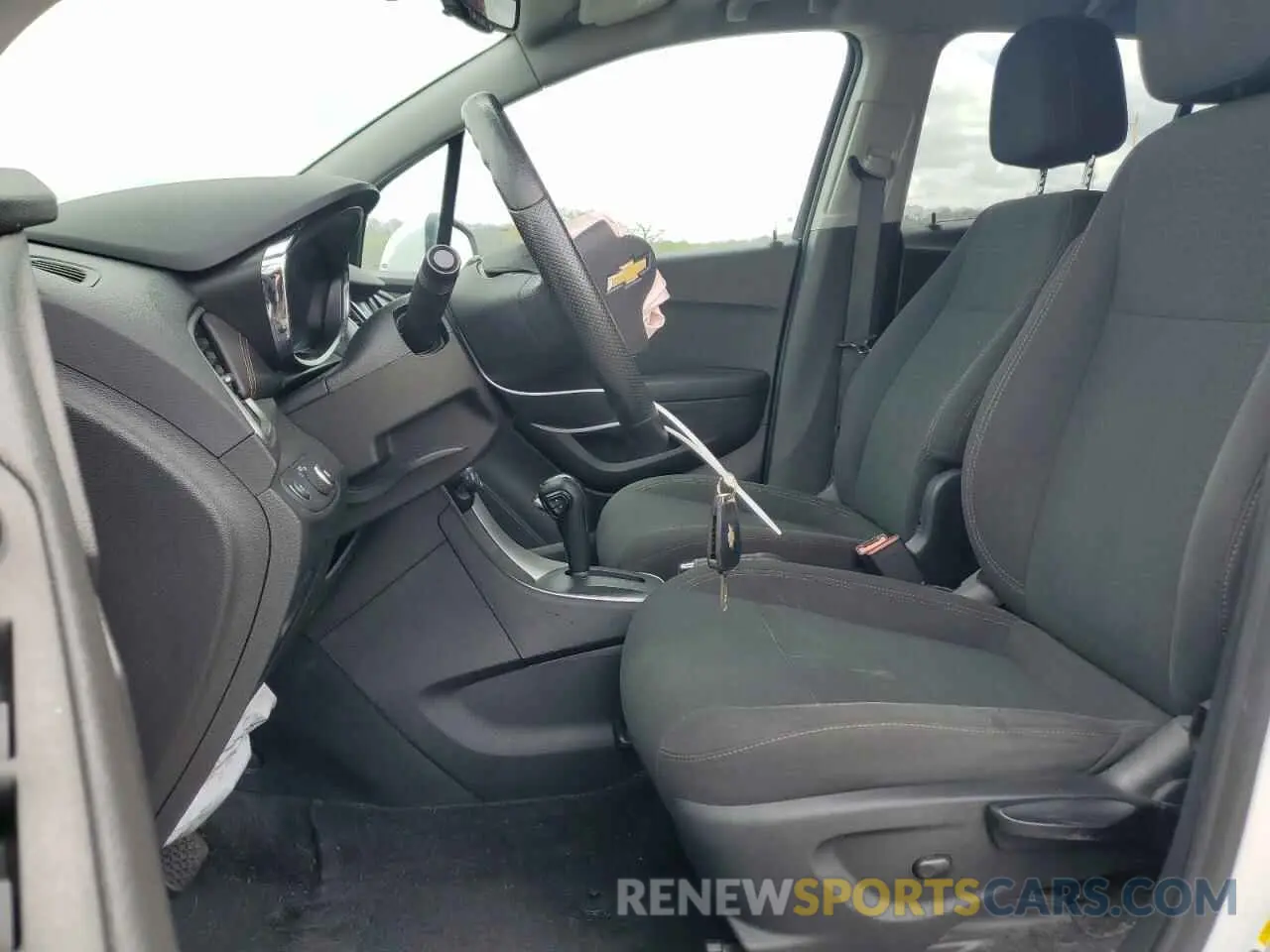 7 Фотография поврежденного автомобиля 3GNCJKSB2LL329799 CHEVROLET TRAX 2020