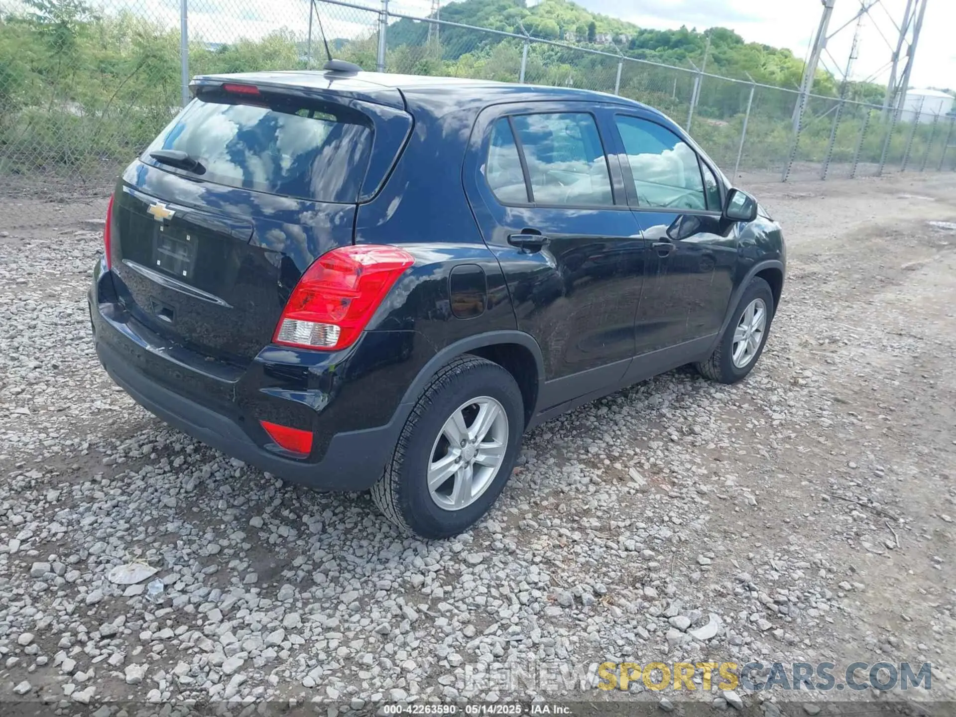 4 Photograph of a damaged car 3GNCJKSB3LL128008 CHEVROLET TRAX 2020