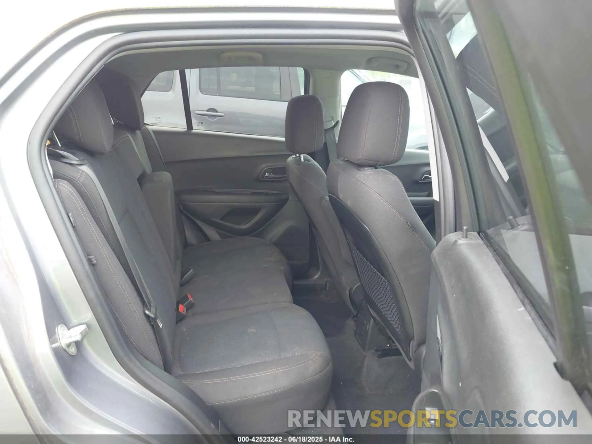8 Photograph of a damaged car 3GNCJKSB3LL154785 CHEVROLET TRAX 2020