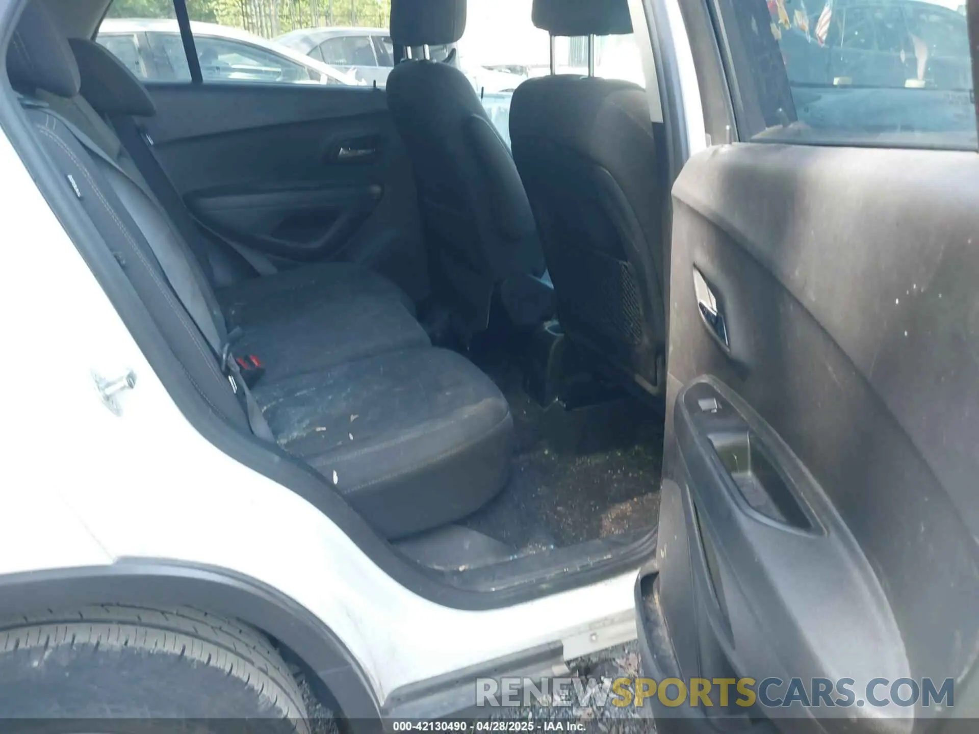 8 Photograph of a damaged car 3GNCJKSB3LL331660 CHEVROLET TRAX 2020