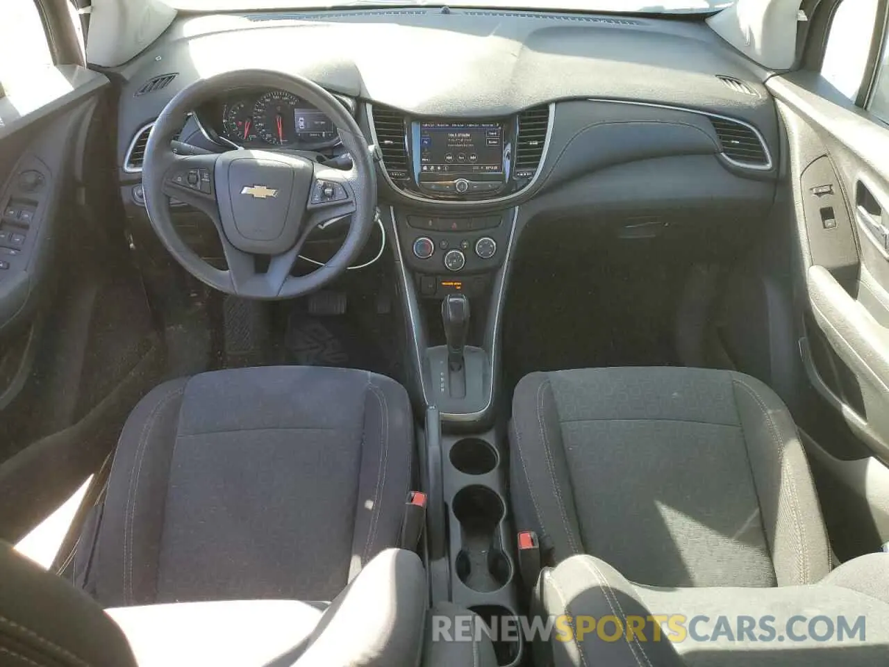8 Фотография поврежденного автомобиля 3GNCJKSB4LL130785 CHEVROLET TRAX 2020