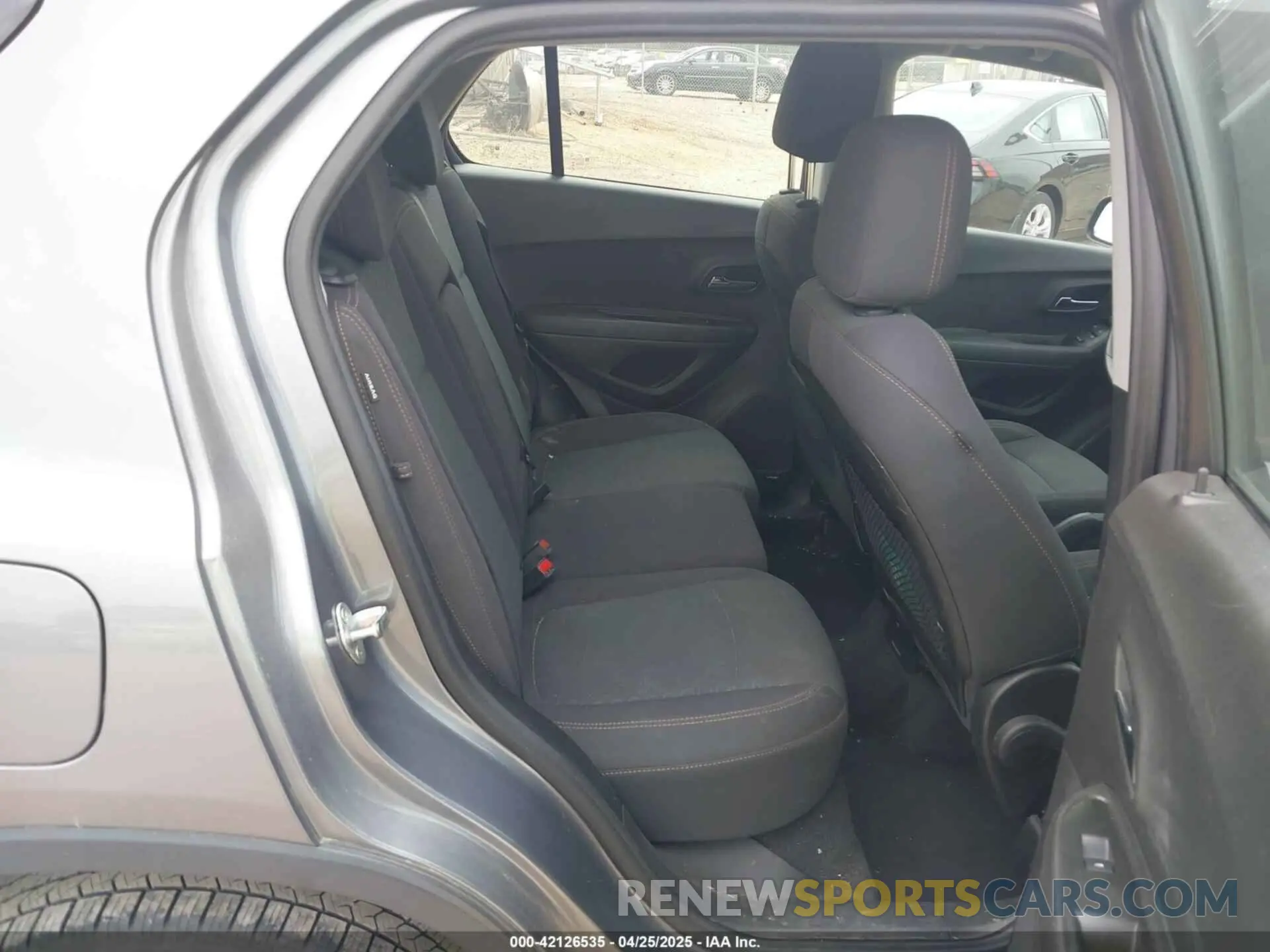 8 Фотография поврежденного автомобиля 3GNCJKSB4LL176651 CHEVROLET TRAX 2020
