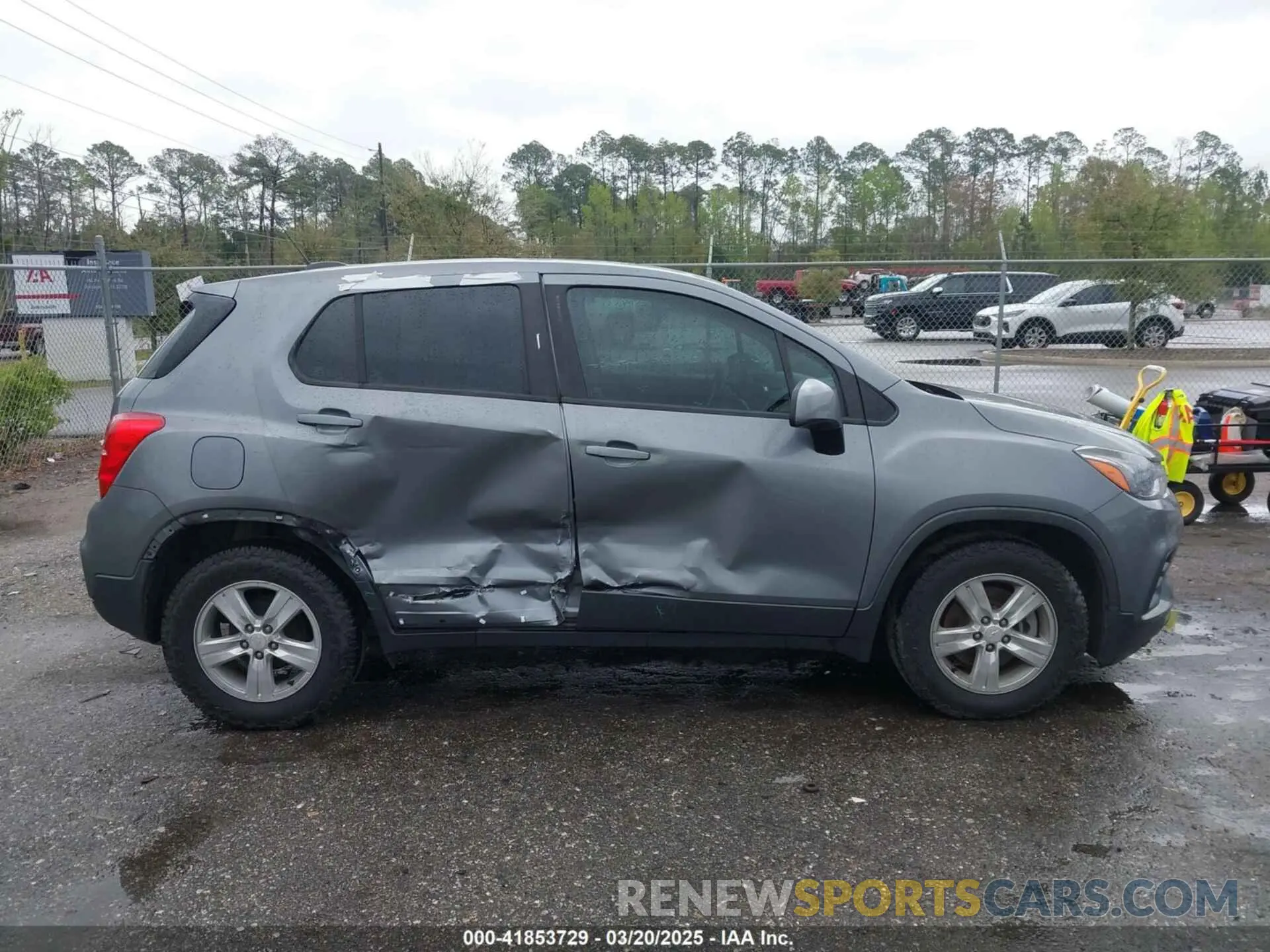 13 Photograph of a damaged car 3GNCJKSB4LL272294 CHEVROLET TRAX 2020