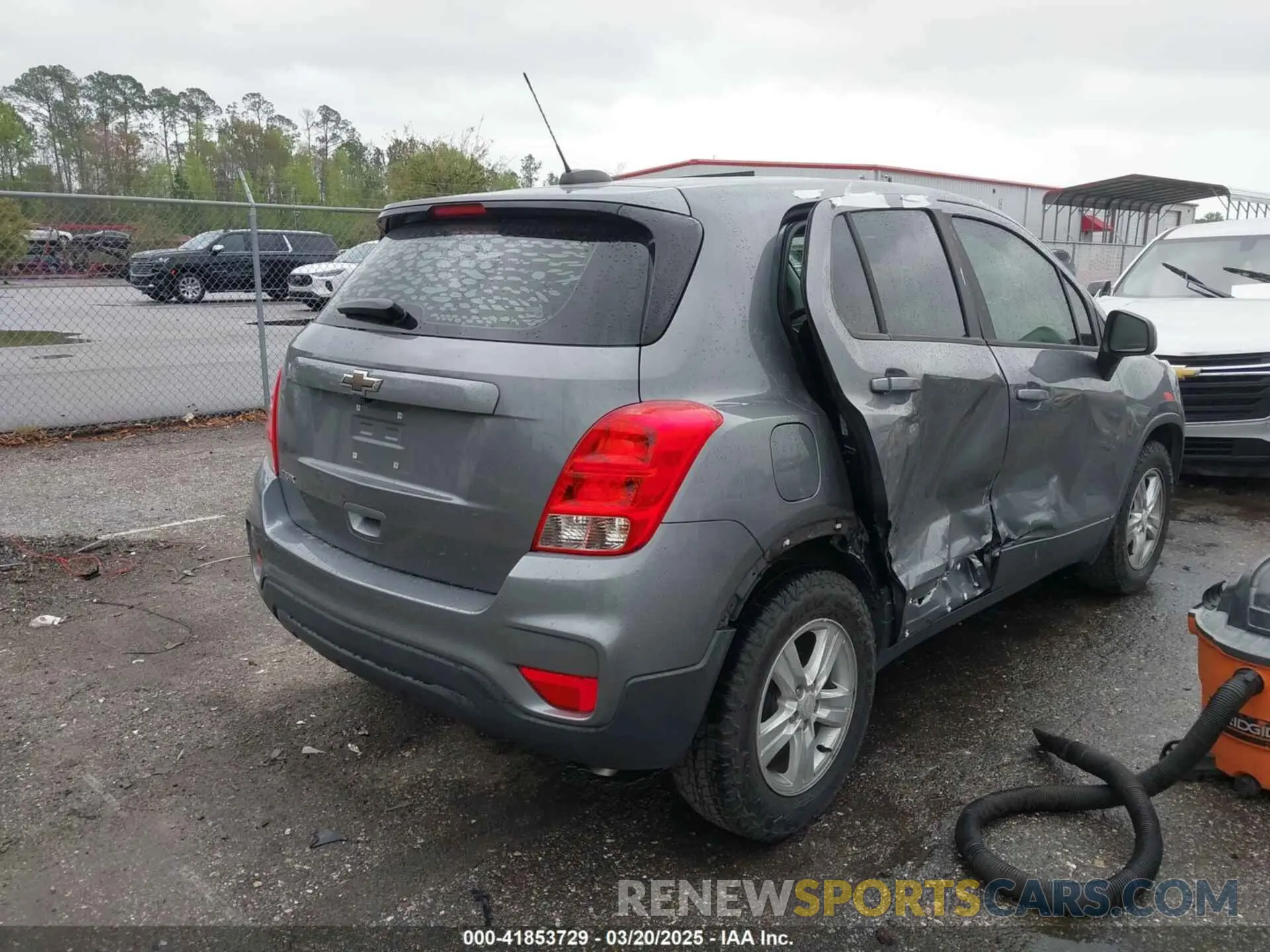 4 Photograph of a damaged car 3GNCJKSB4LL272294 CHEVROLET TRAX 2020