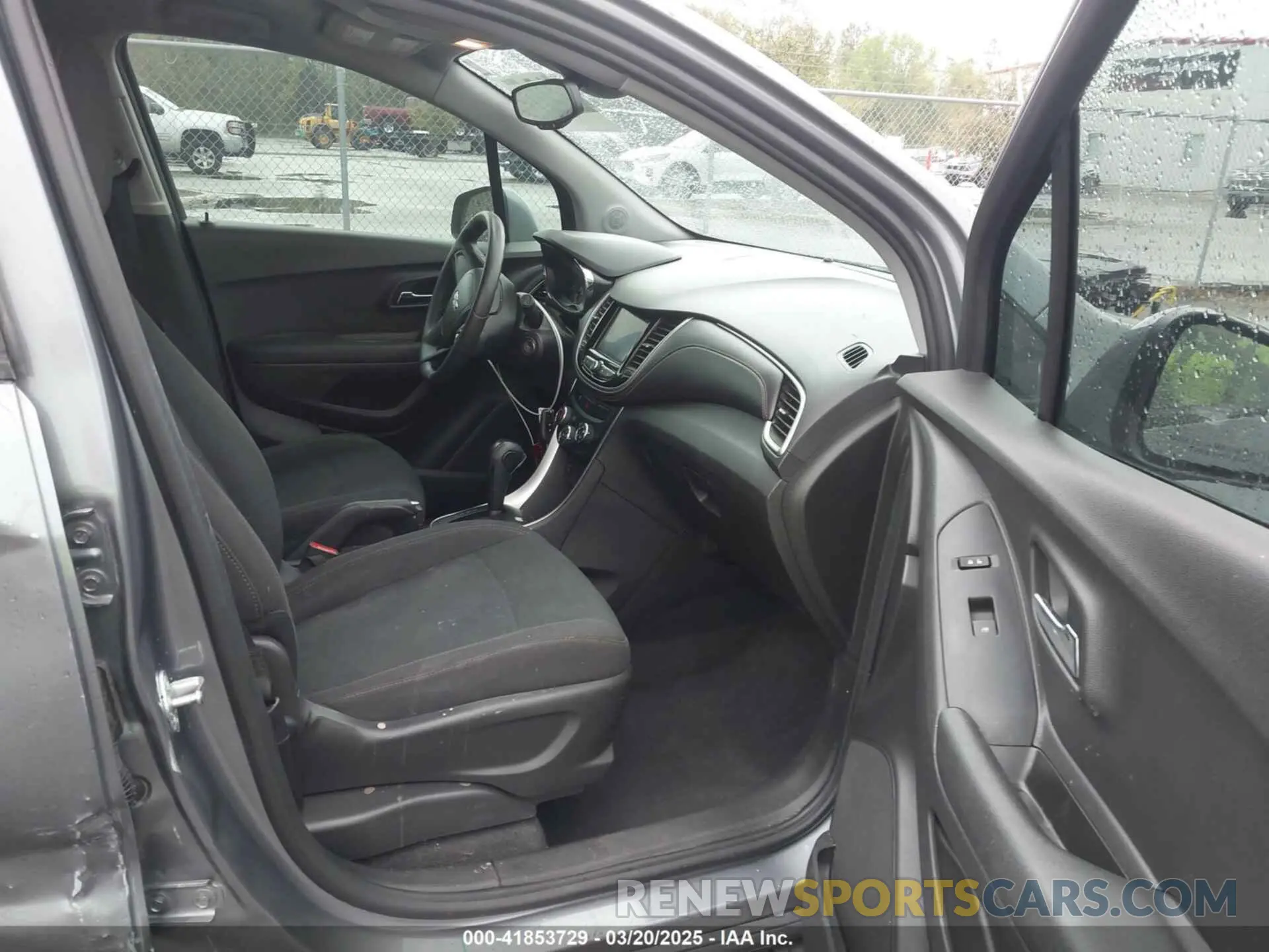 5 Photograph of a damaged car 3GNCJKSB4LL272294 CHEVROLET TRAX 2020
