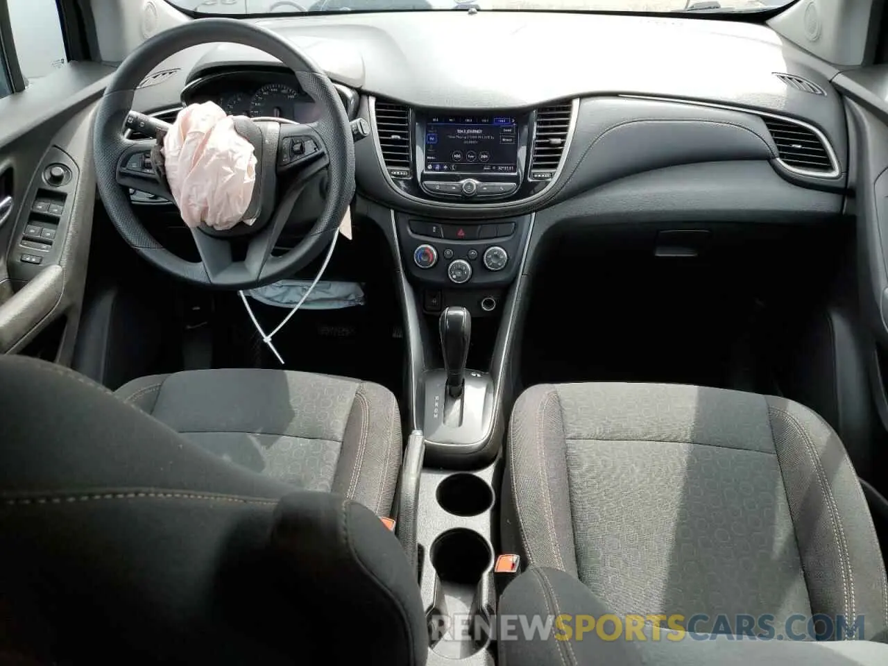 8 Photograph of a damaged car 3GNCJKSB5LL147868 CHEVROLET TRAX 2020