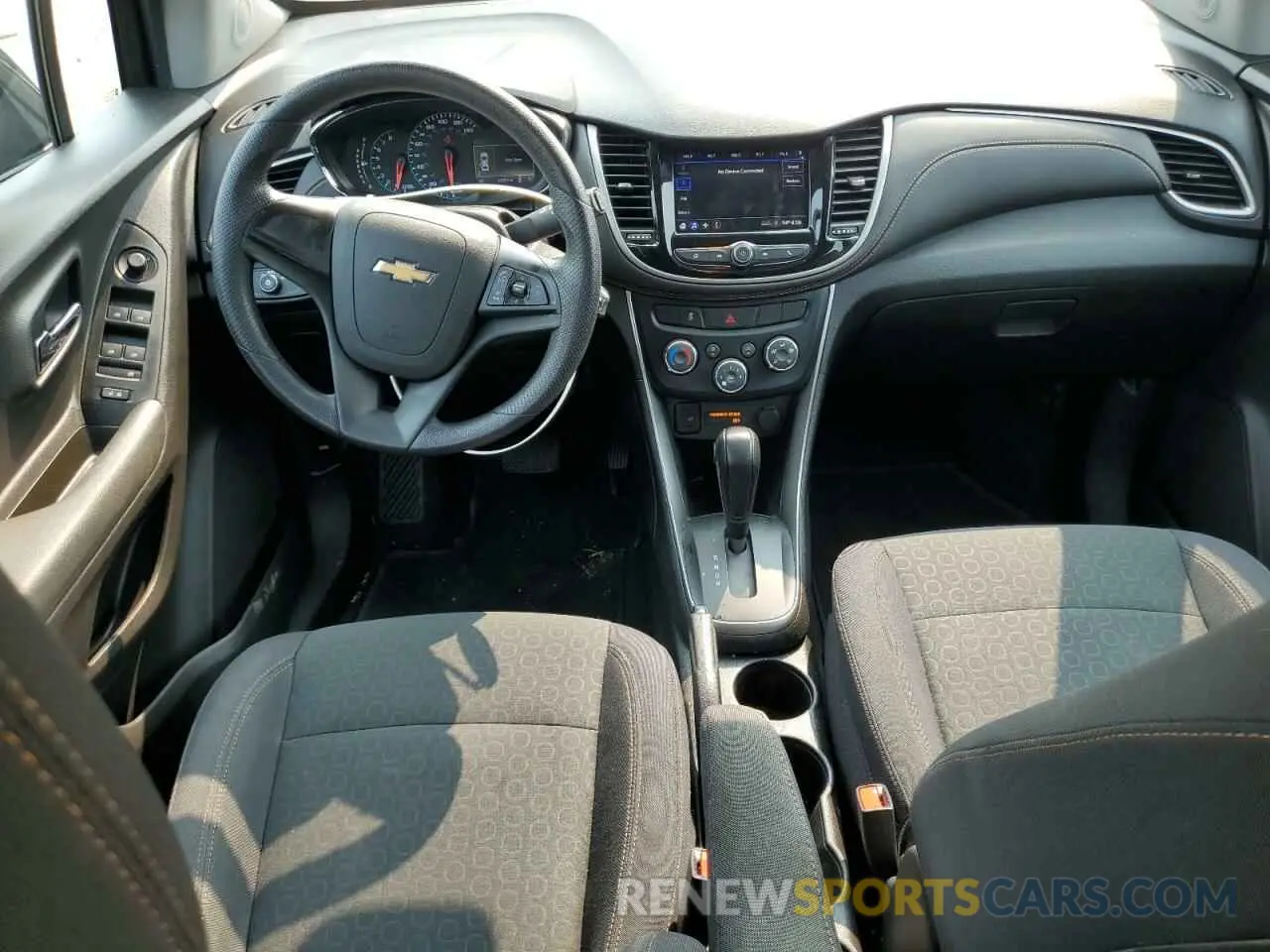 8 Photograph of a damaged car 3GNCJKSB5LL340070 CHEVROLET TRAX 2020