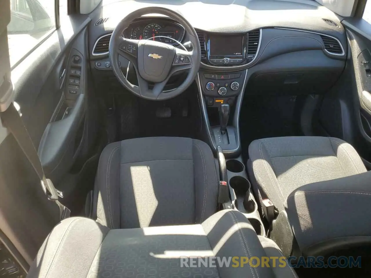 8 Фотография поврежденного автомобиля 3GNCJKSB6LL191832 CHEVROLET TRAX 2020
