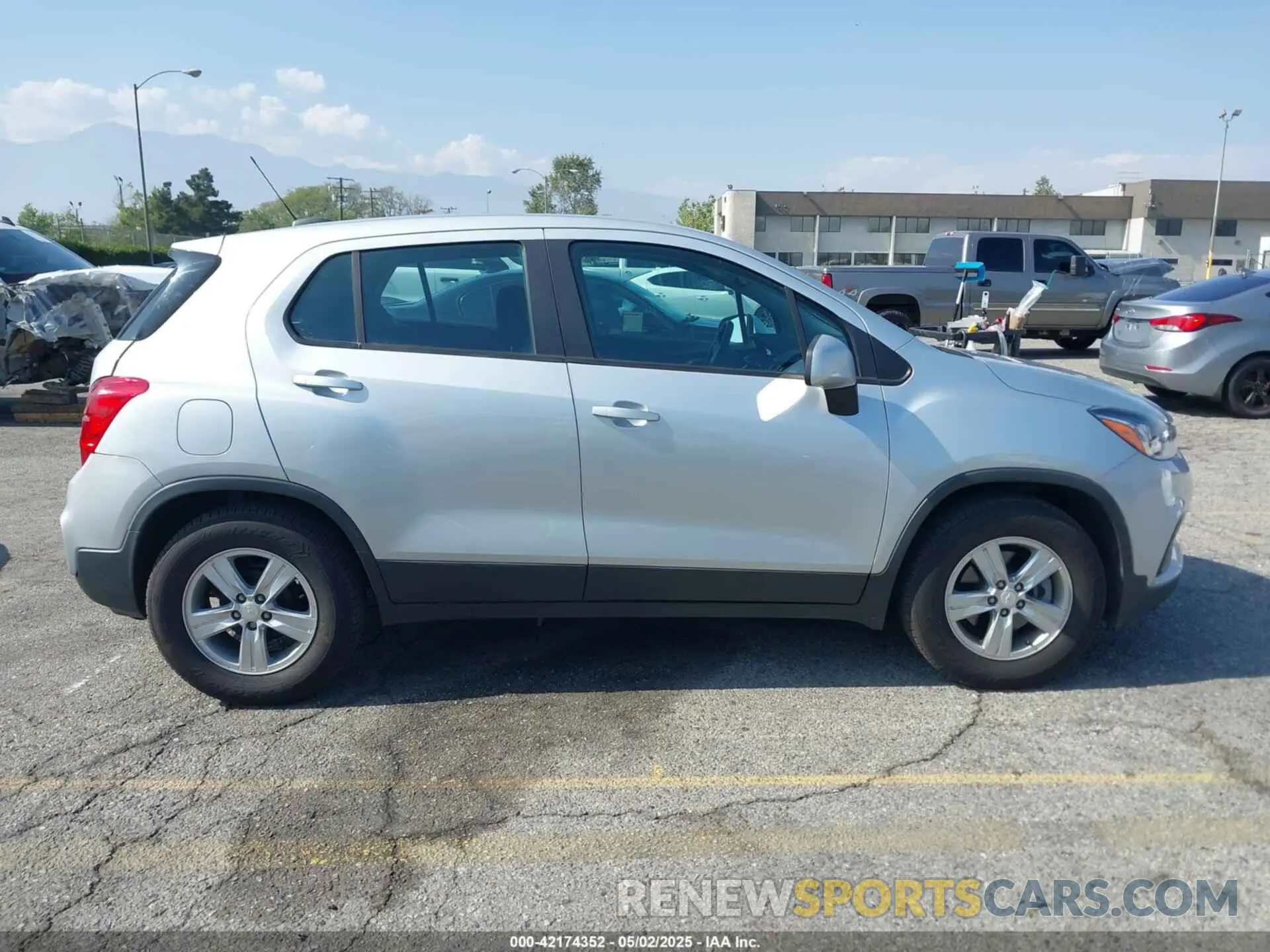 13 Photograph of a damaged car 3GNCJKSB7LL299358 CHEVROLET TRAX 2020