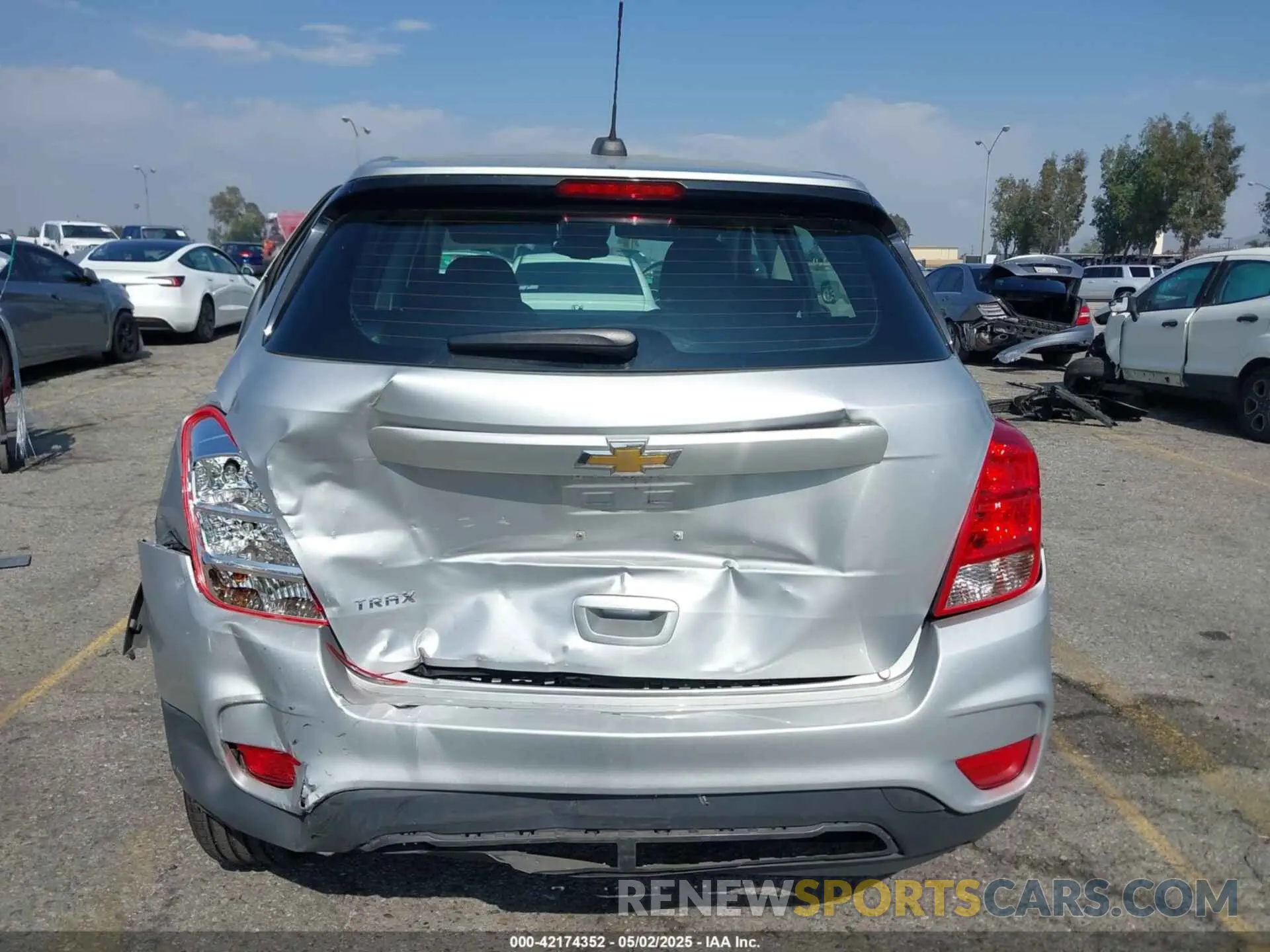 16 Photograph of a damaged car 3GNCJKSB7LL299358 CHEVROLET TRAX 2020