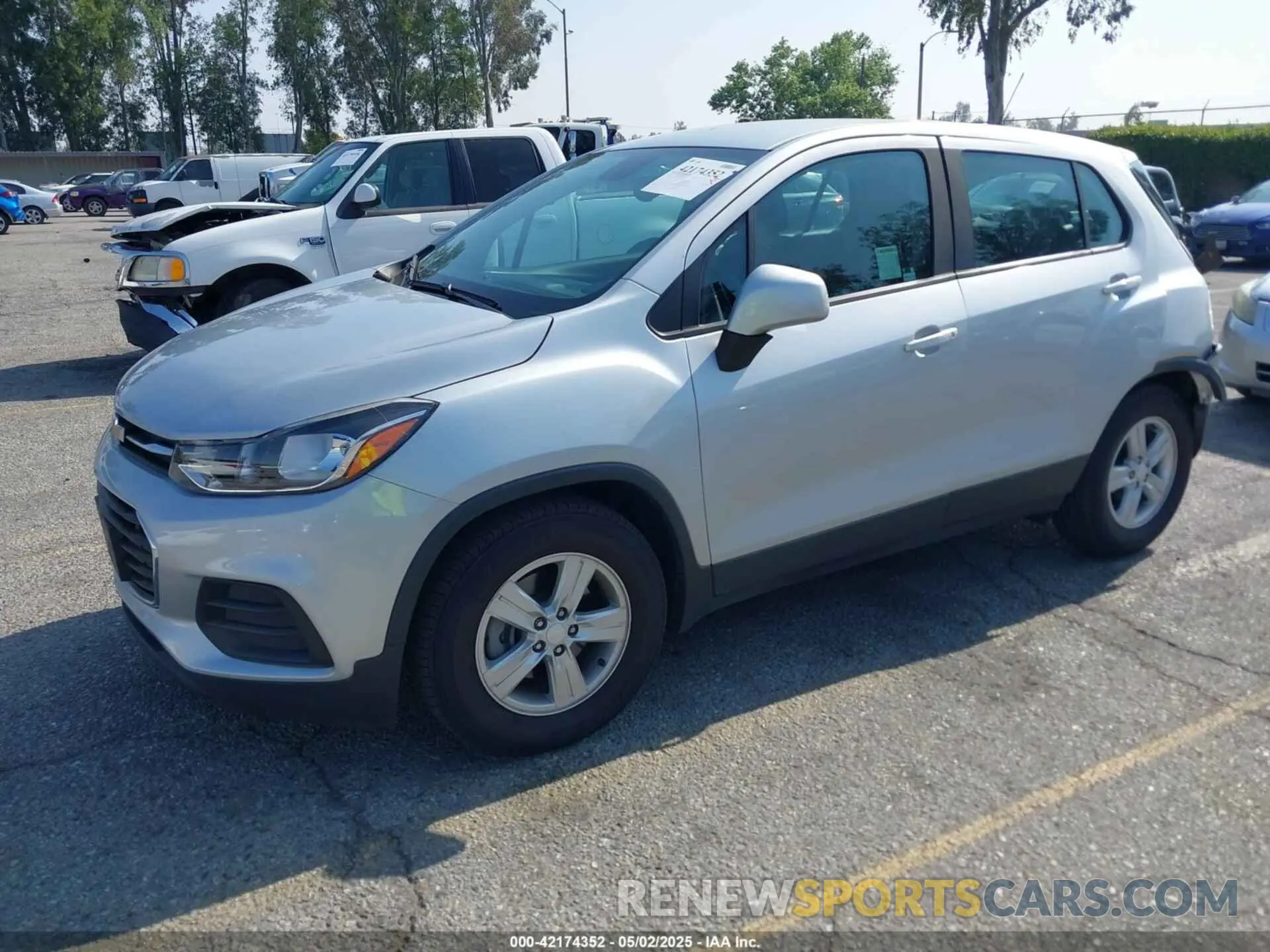 2 Photograph of a damaged car 3GNCJKSB7LL299358 CHEVROLET TRAX 2020