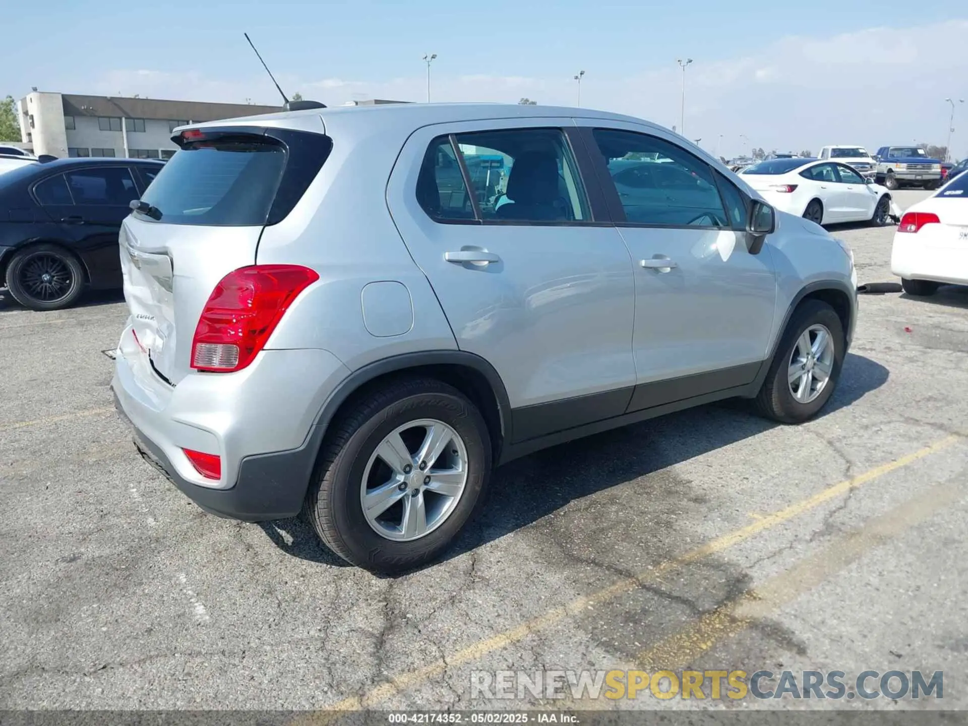 4 Photograph of a damaged car 3GNCJKSB7LL299358 CHEVROLET TRAX 2020