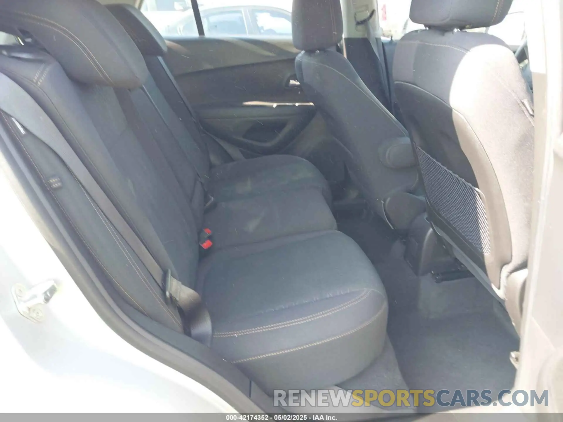 8 Photograph of a damaged car 3GNCJKSB7LL299358 CHEVROLET TRAX 2020