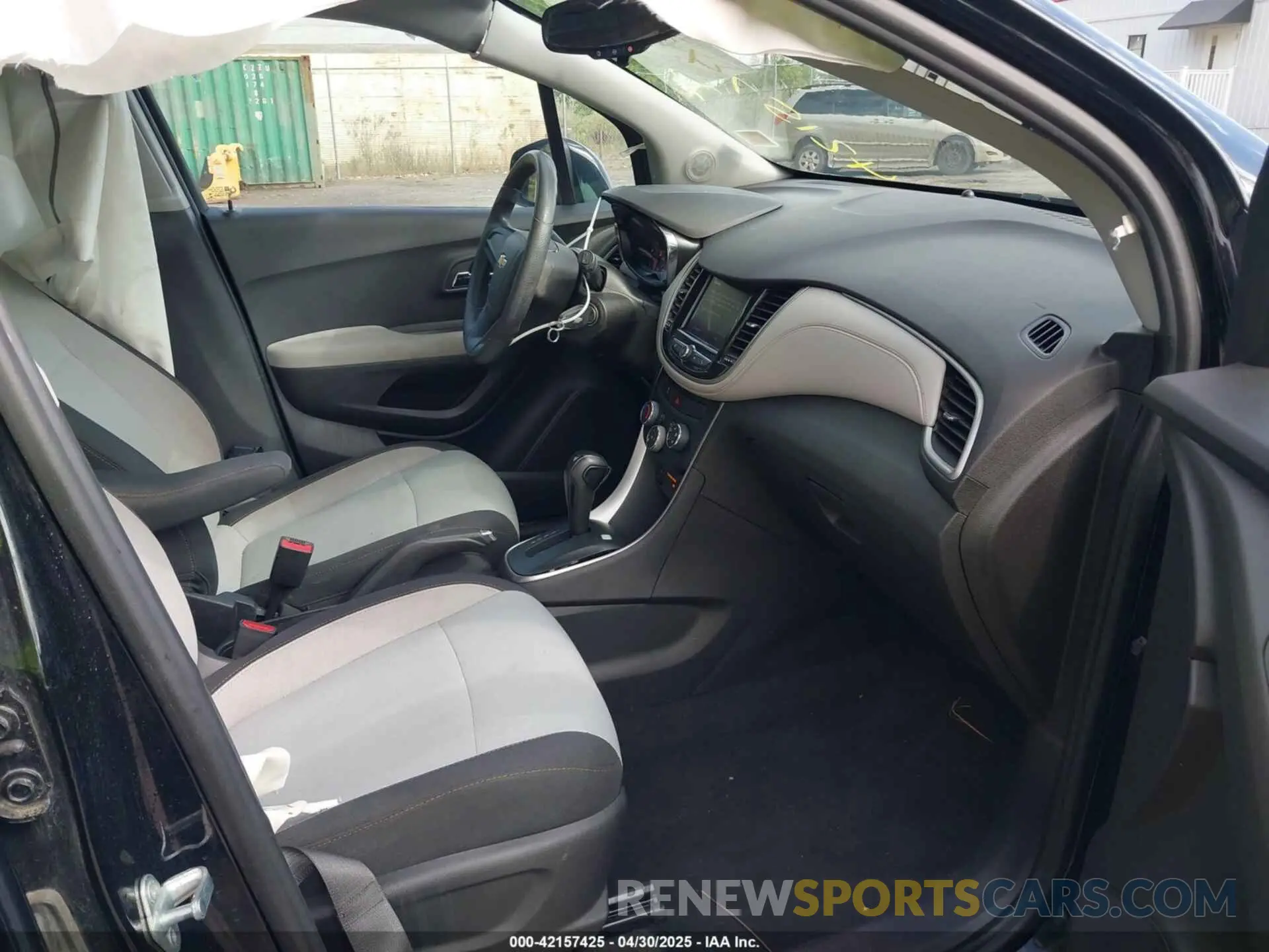 5 Photograph of a damaged car 3GNCJKSB8LL226077 CHEVROLET TRAX 2020