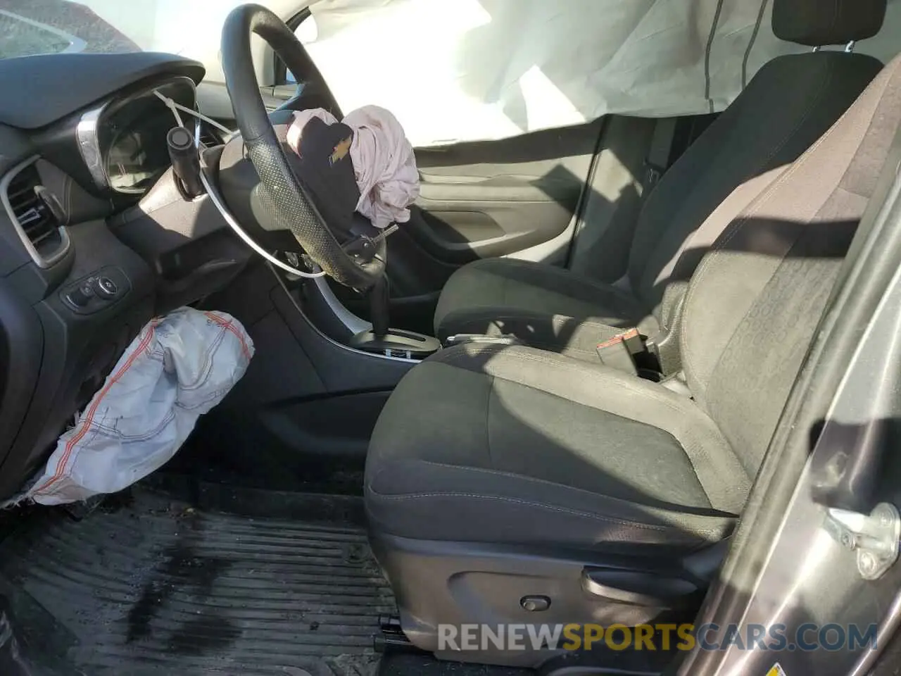 7 Фотография поврежденного автомобиля 3GNCJKSB9LL157657 CHEVROLET TRAX 2020