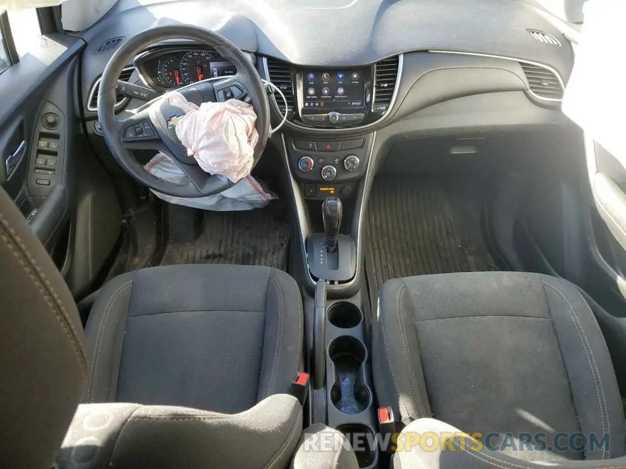 8 Фотография поврежденного автомобиля 3GNCJKSB9LL157657 CHEVROLET TRAX 2020