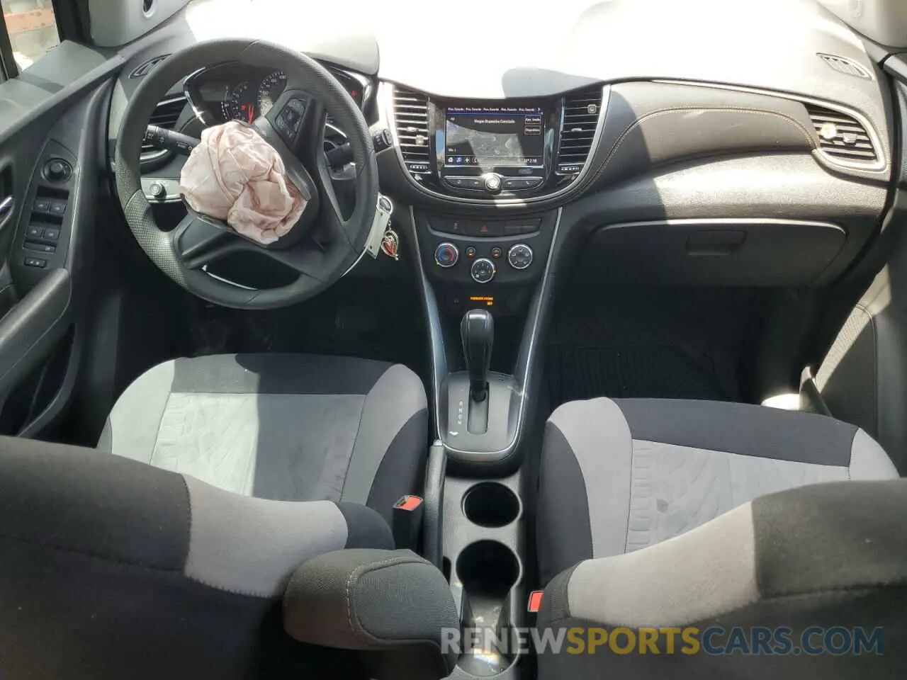 8 Photograph of a damaged car 3GNCJKSB9LL303037 CHEVROLET TRAX 2020