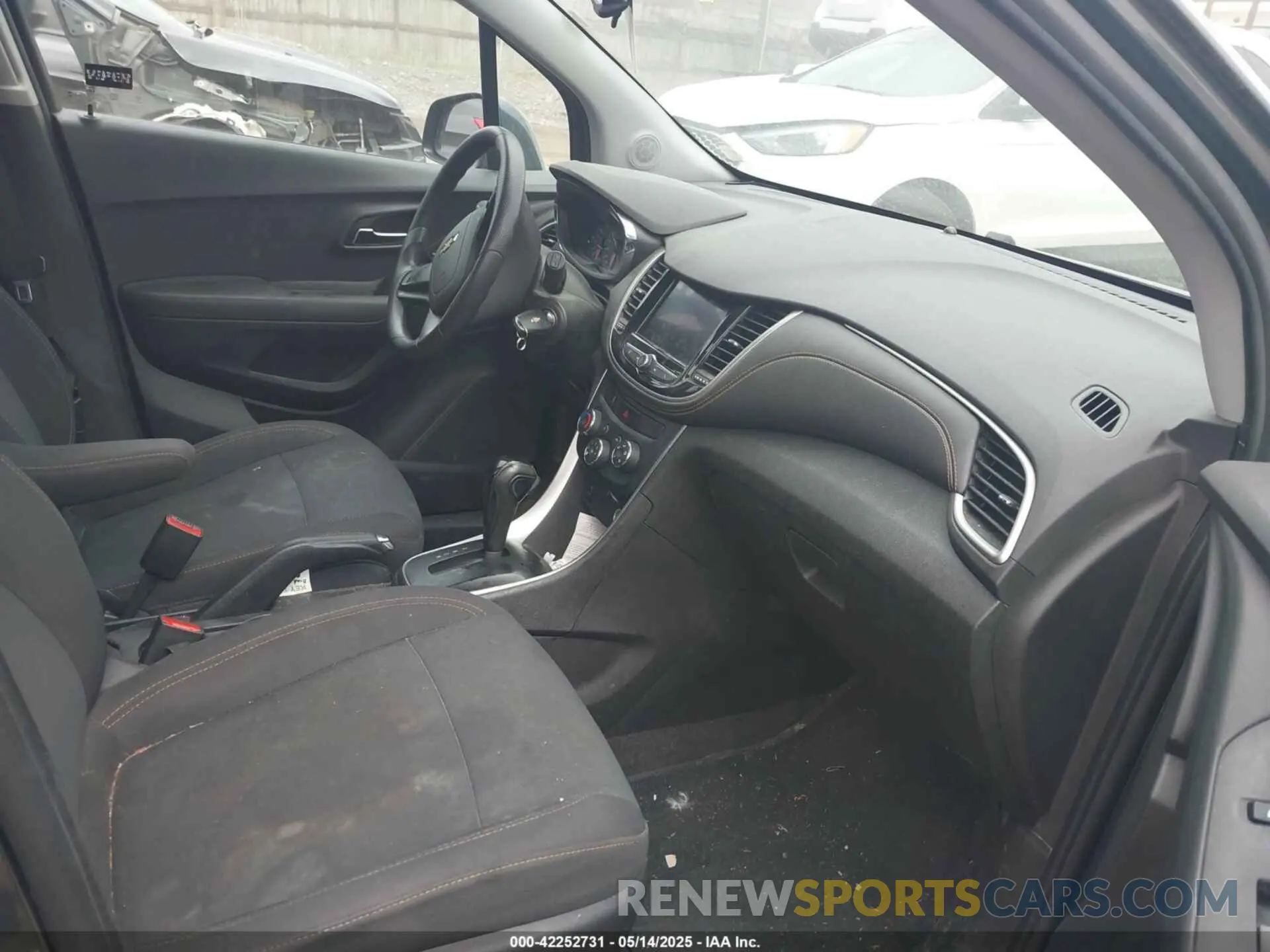 5 Photograph of a damaged car 3GNCJKSBXLL128281 CHEVROLET TRAX 2020