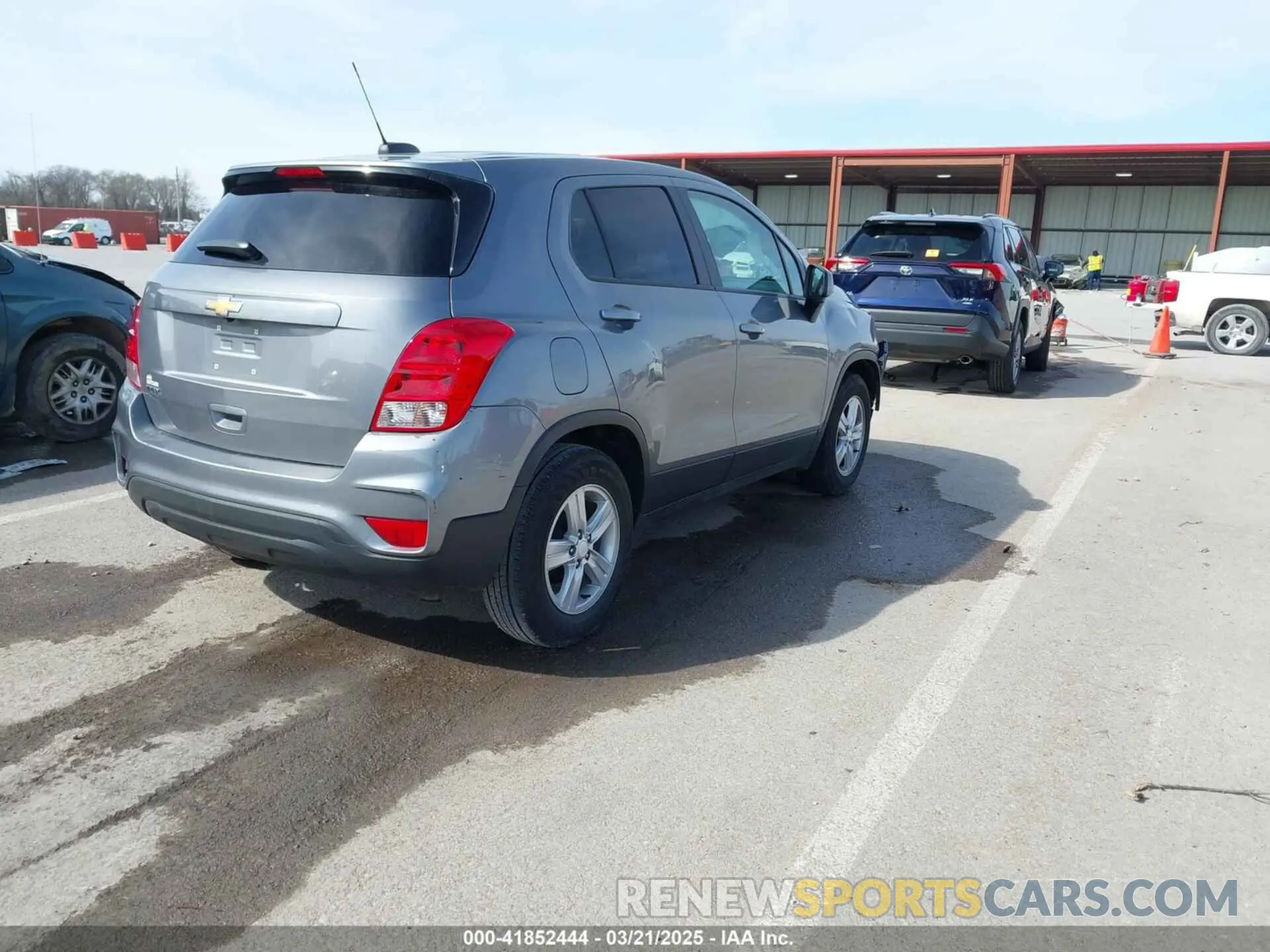 4 Photograph of a damaged car 3GNCJKSBXLL230292 CHEVROLET TRAX 2020