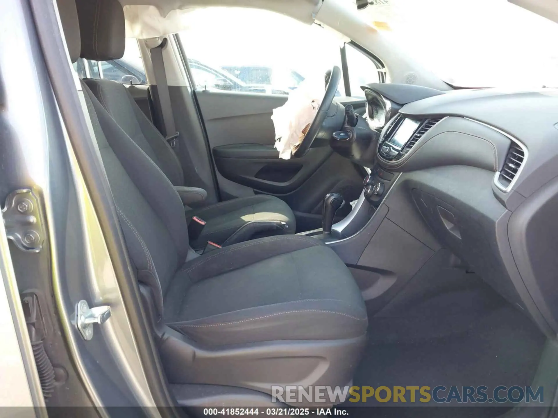 5 Photograph of a damaged car 3GNCJKSBXLL230292 CHEVROLET TRAX 2020