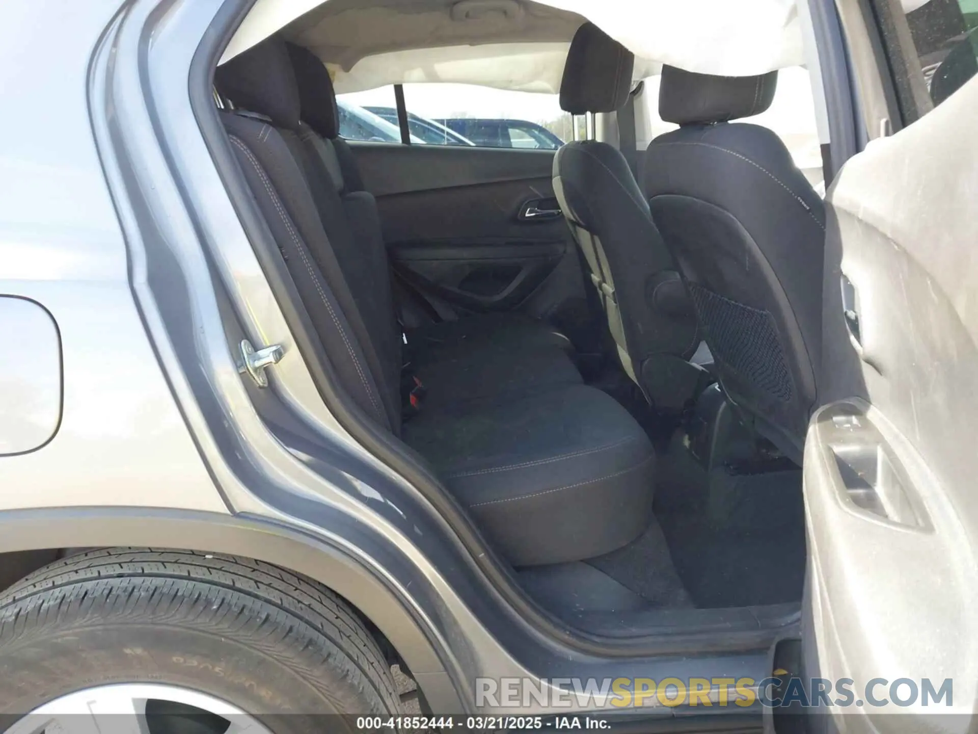 8 Photograph of a damaged car 3GNCJKSBXLL230292 CHEVROLET TRAX 2020