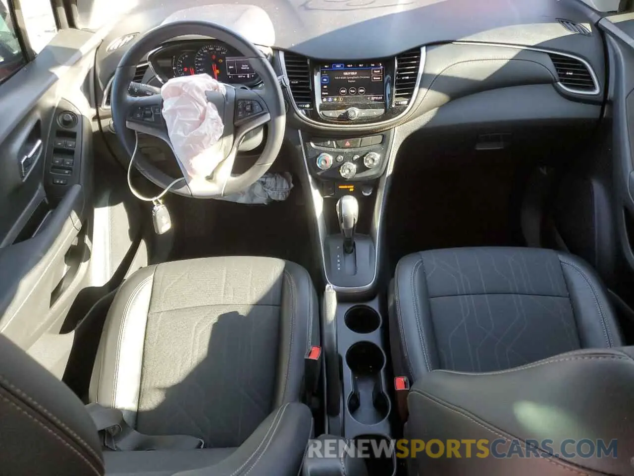 8 Фотография поврежденного автомобиля 3GNCJLSB2LL235816 CHEVROLET TRAX 2020