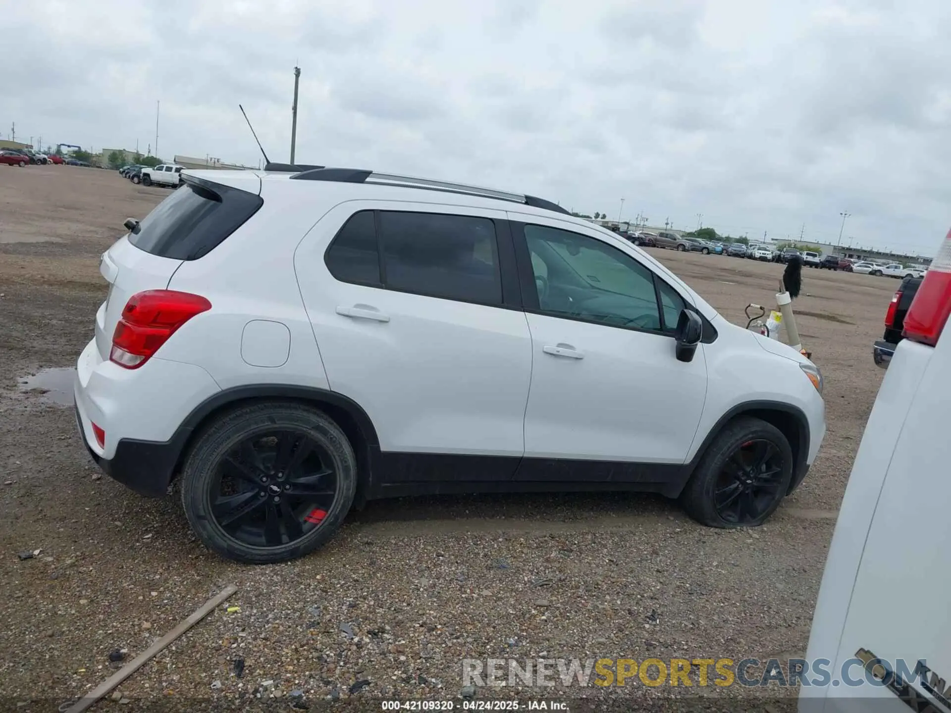 13 Фотография поврежденного автомобиля 3GNCJLSB3LL214473 CHEVROLET TRAX 2020