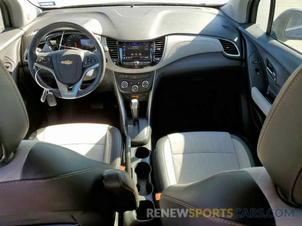 8 Photograph of a damaged car 3GNCJLSB4LL160391 CHEVROLET TRAX 2020