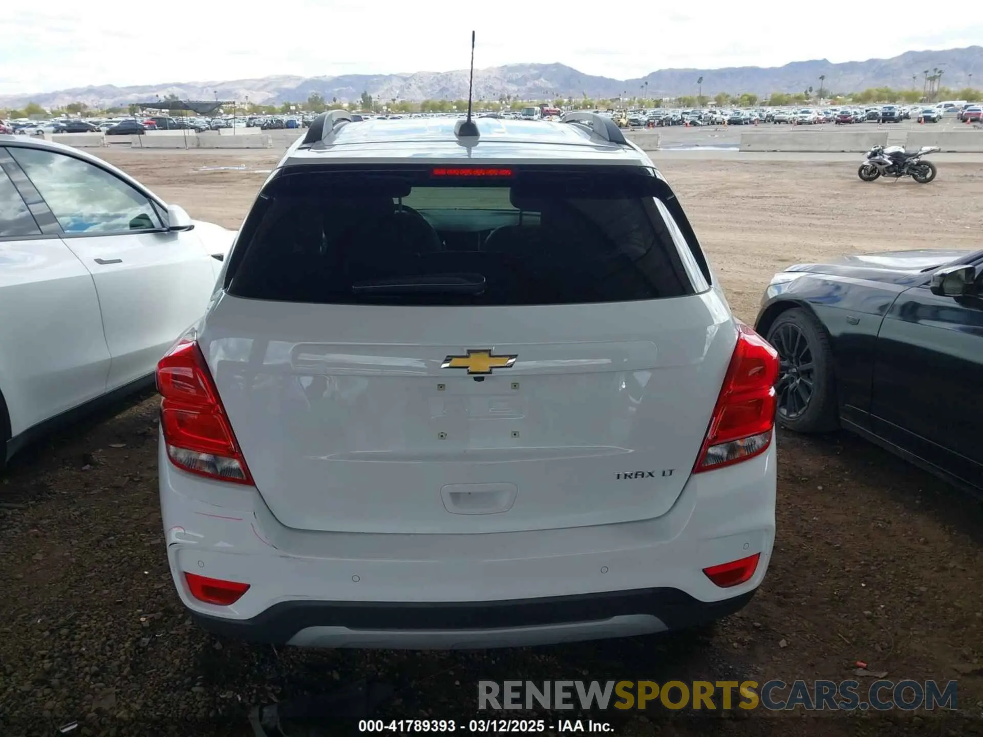 17 Photograph of a damaged car 3GNCJLSB4LL171777 CHEVROLET TRAX 2020
