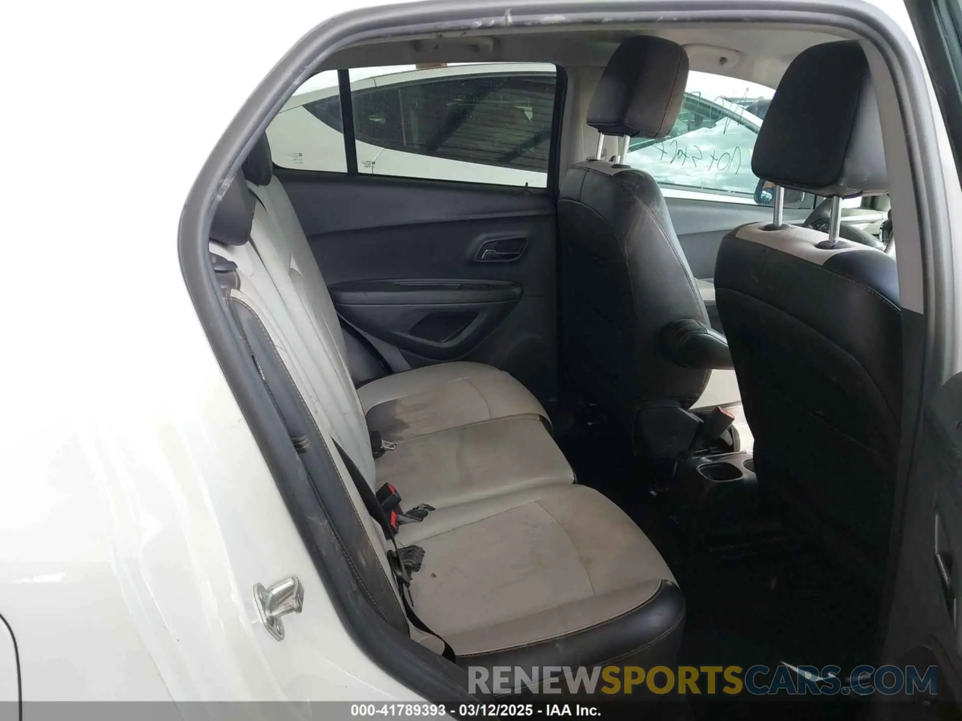 8 Photograph of a damaged car 3GNCJLSB4LL171777 CHEVROLET TRAX 2020