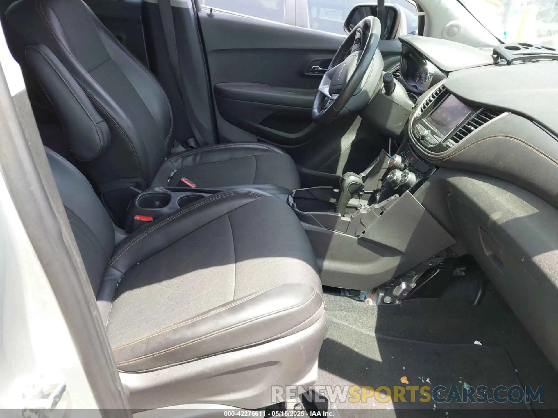 5 Photograph of a damaged car 3GNCJLSB4LL261950 CHEVROLET TRAX 2020
