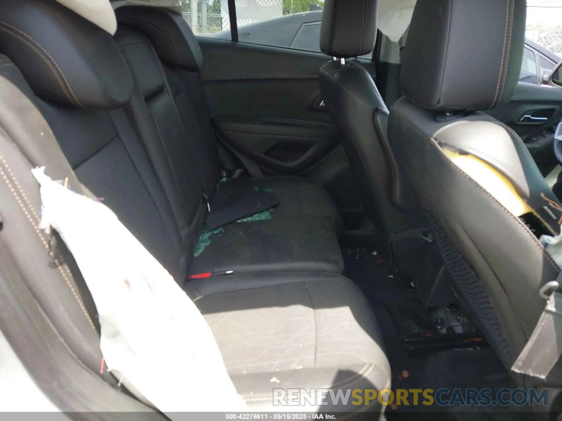 8 Photograph of a damaged car 3GNCJLSB4LL261950 CHEVROLET TRAX 2020