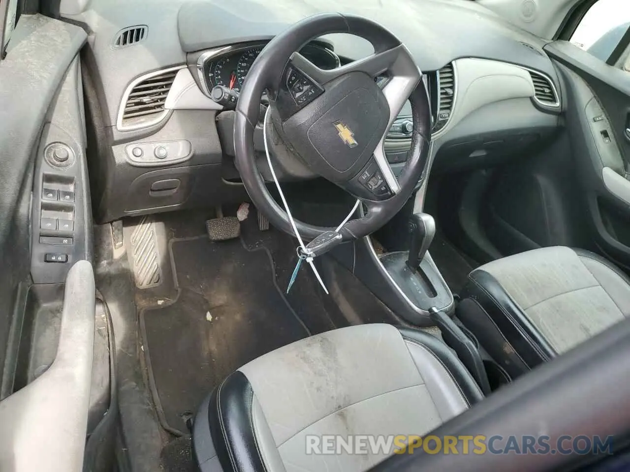 8 Photograph of a damaged car 3GNCJLSB4LL317899 CHEVROLET TRAX 2020