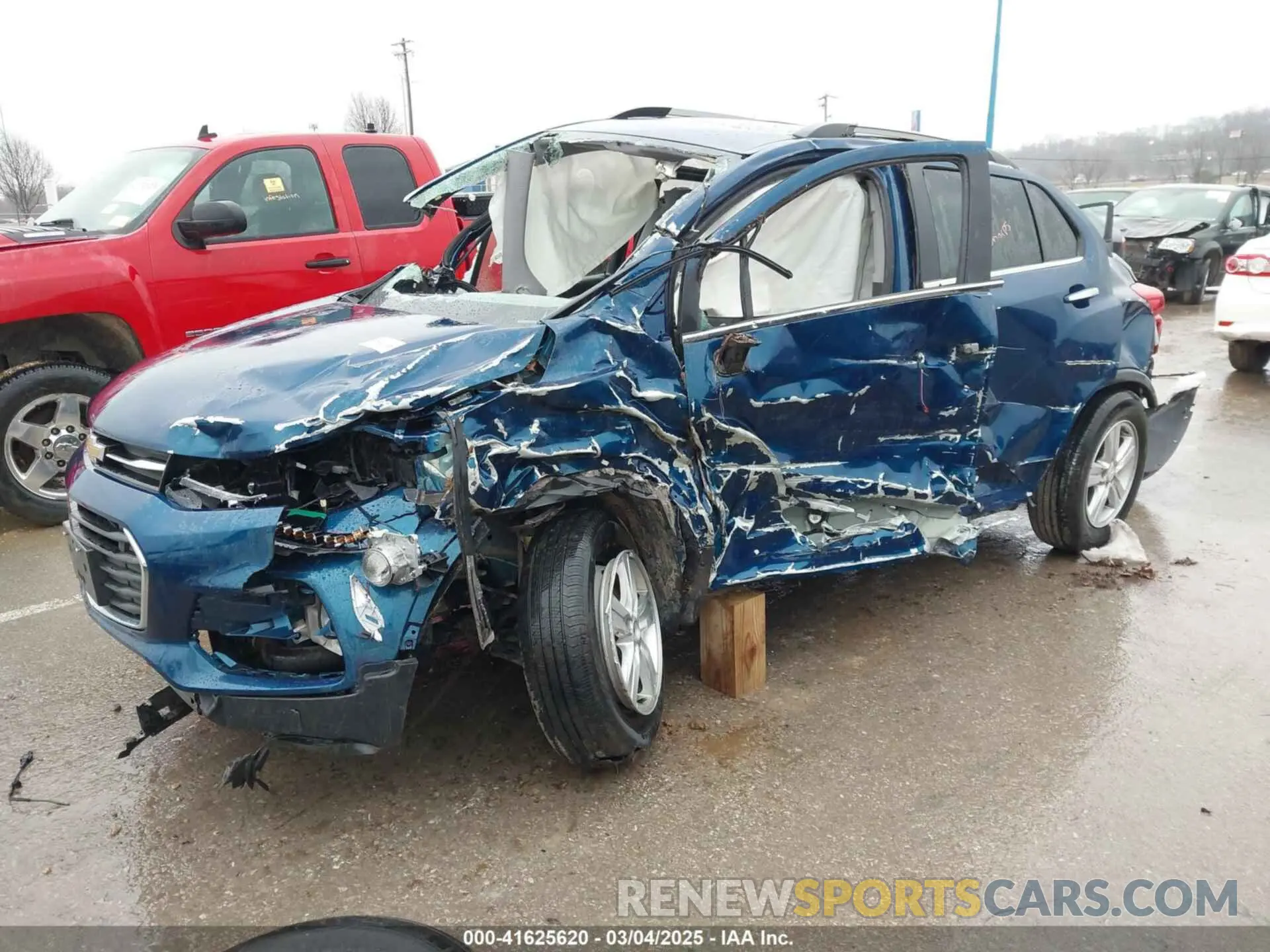 2 Photograph of a damaged car 3GNCJLSB4LL329096 CHEVROLET TRAX 2020