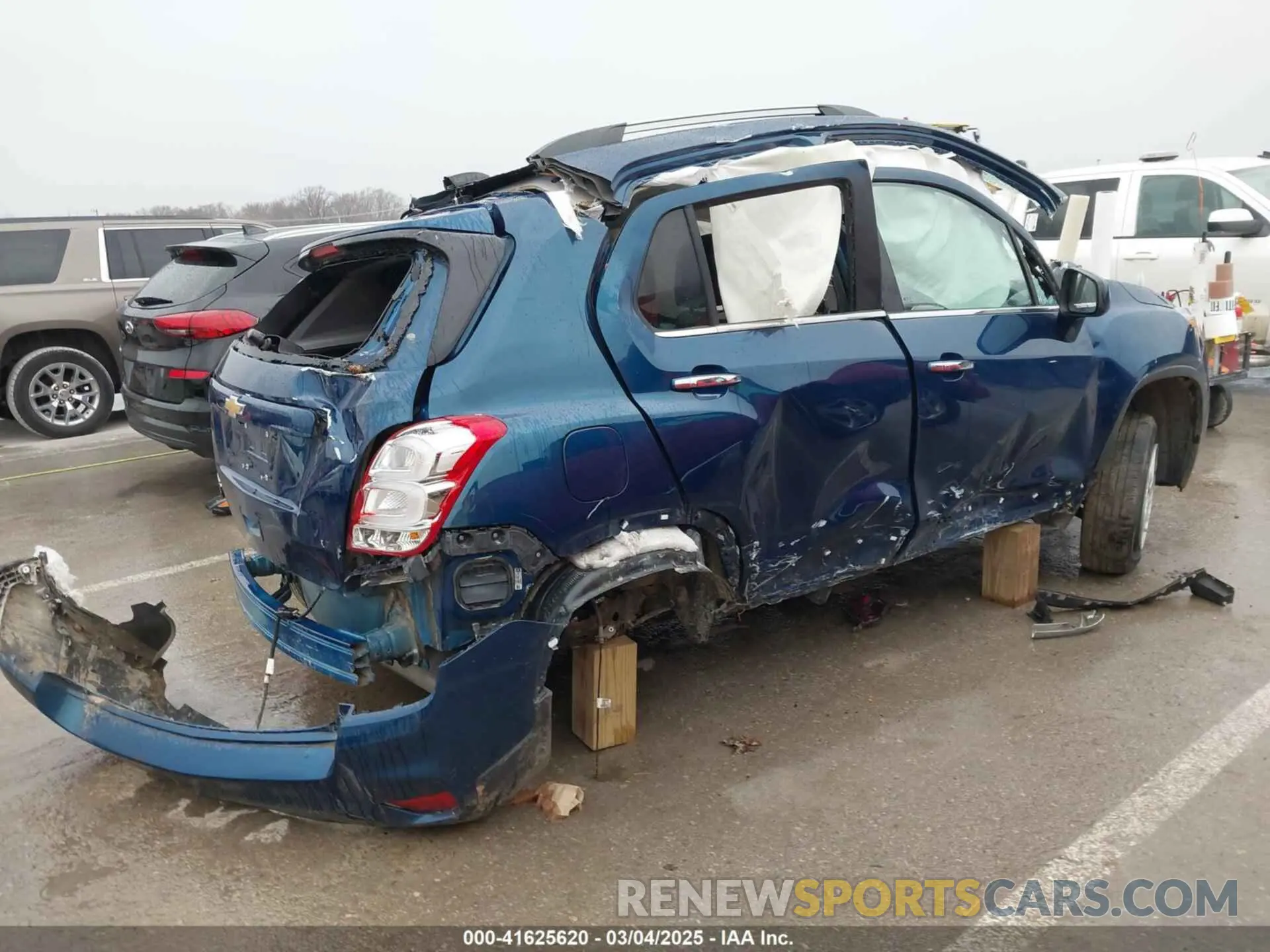 4 Photograph of a damaged car 3GNCJLSB4LL329096 CHEVROLET TRAX 2020