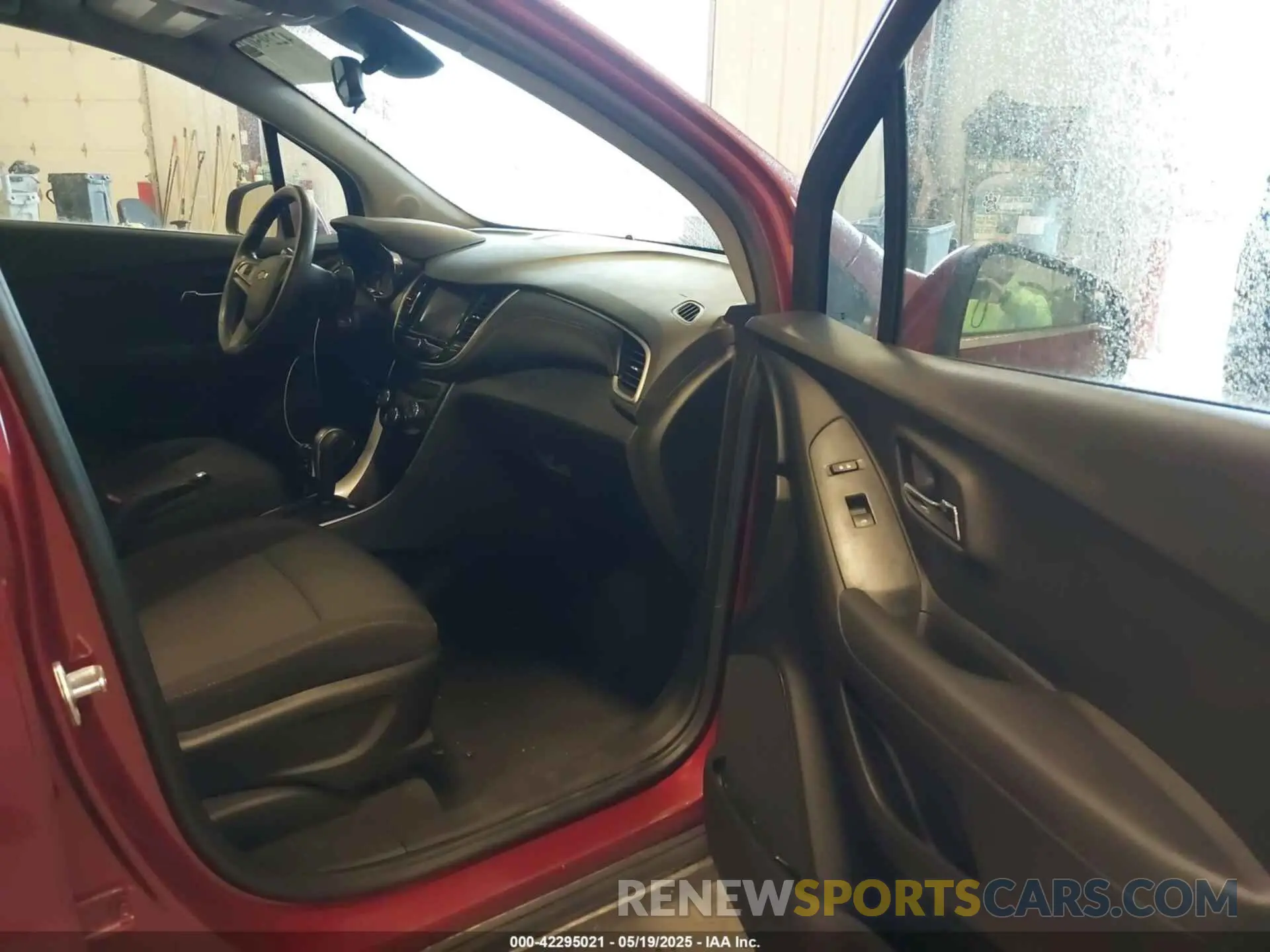 5 Photograph of a damaged car 3GNCJLSB5LL184957 CHEVROLET TRAX 2020