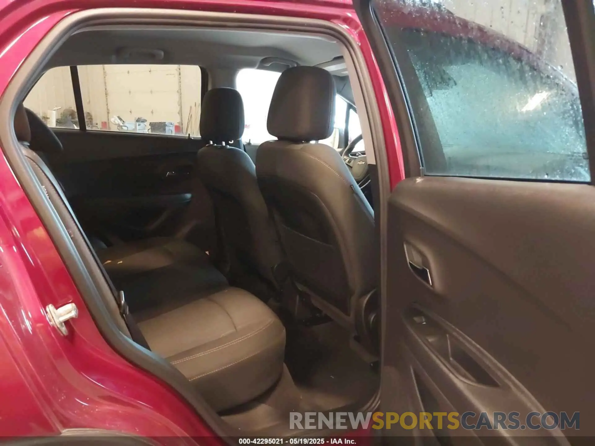 8 Photograph of a damaged car 3GNCJLSB5LL184957 CHEVROLET TRAX 2020