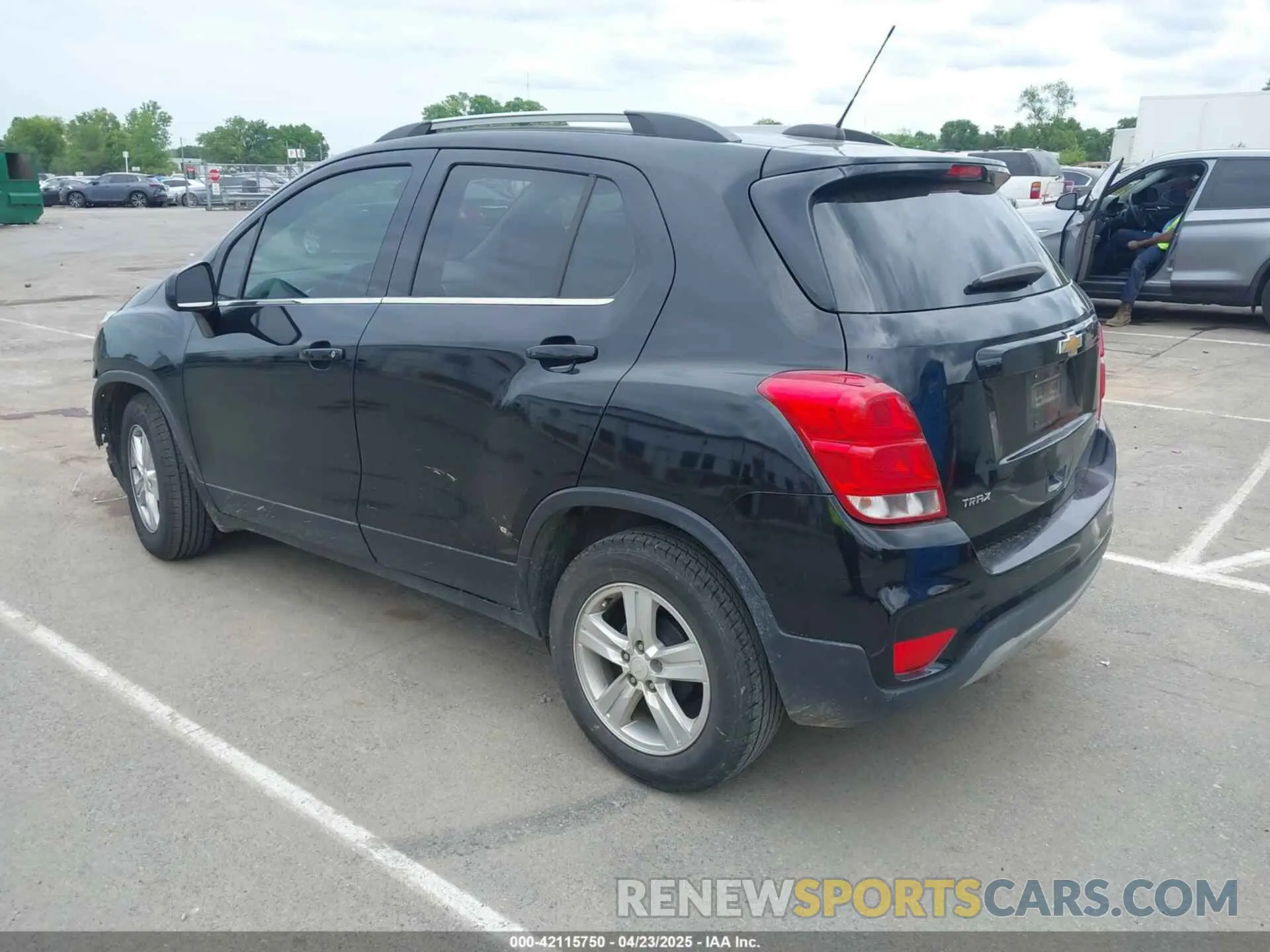 3 Фотография поврежденного автомобиля 3GNCJLSB8LL333975 CHEVROLET TRAX 2020