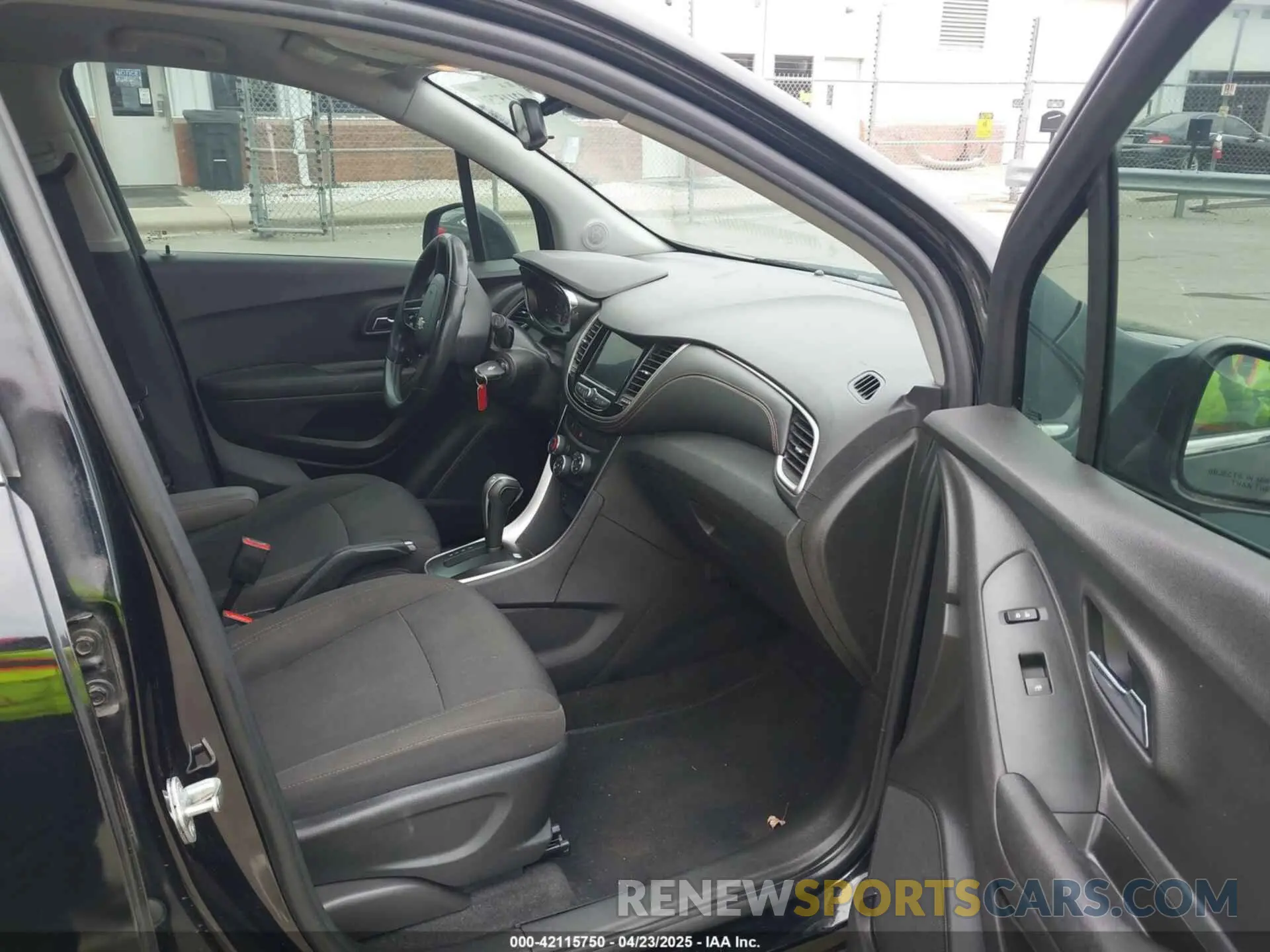 5 Фотография поврежденного автомобиля 3GNCJLSB8LL333975 CHEVROLET TRAX 2020