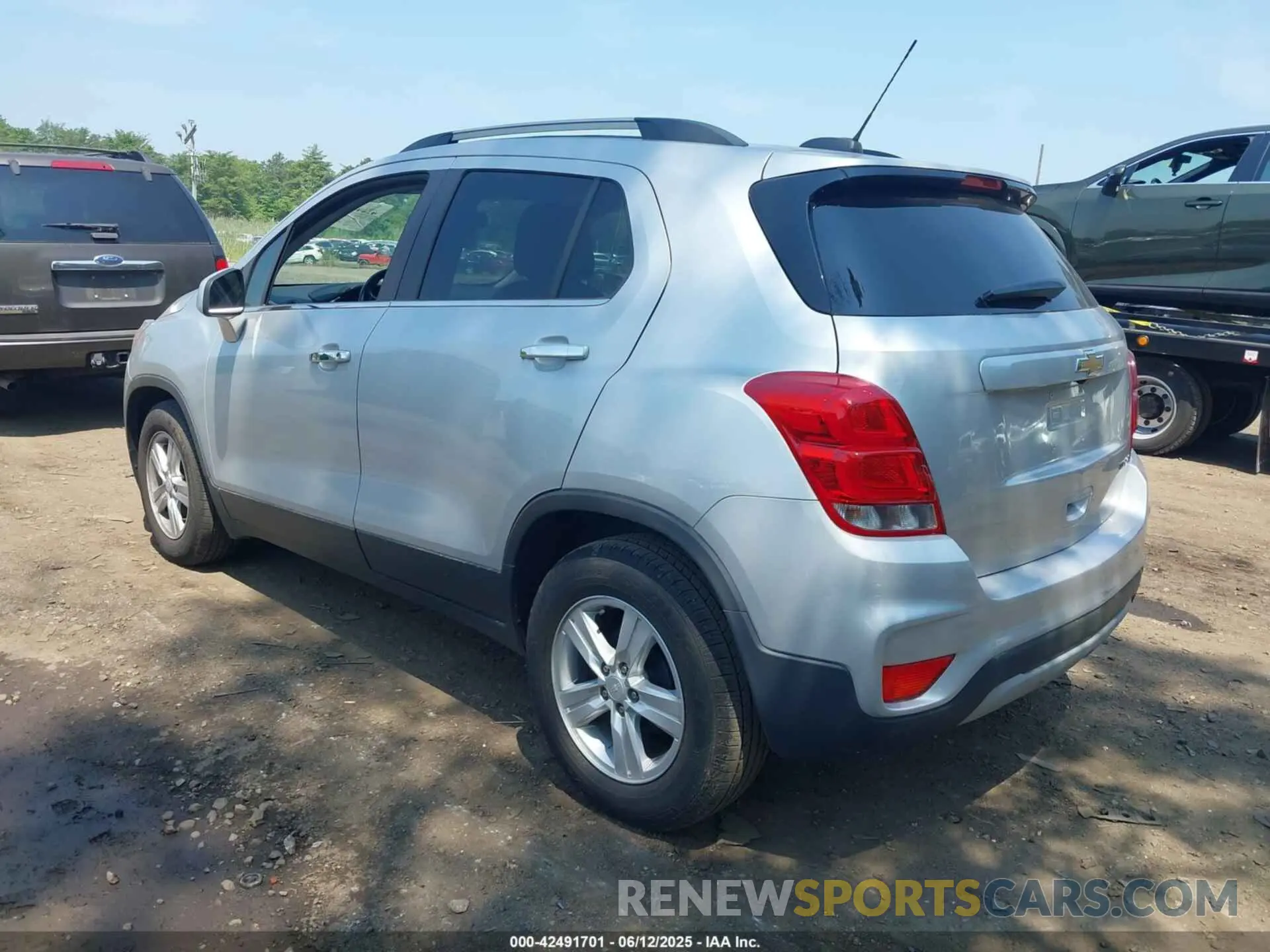 3 Photograph of a damaged car 3GNCJLSB9LL221430 CHEVROLET TRAX 2020