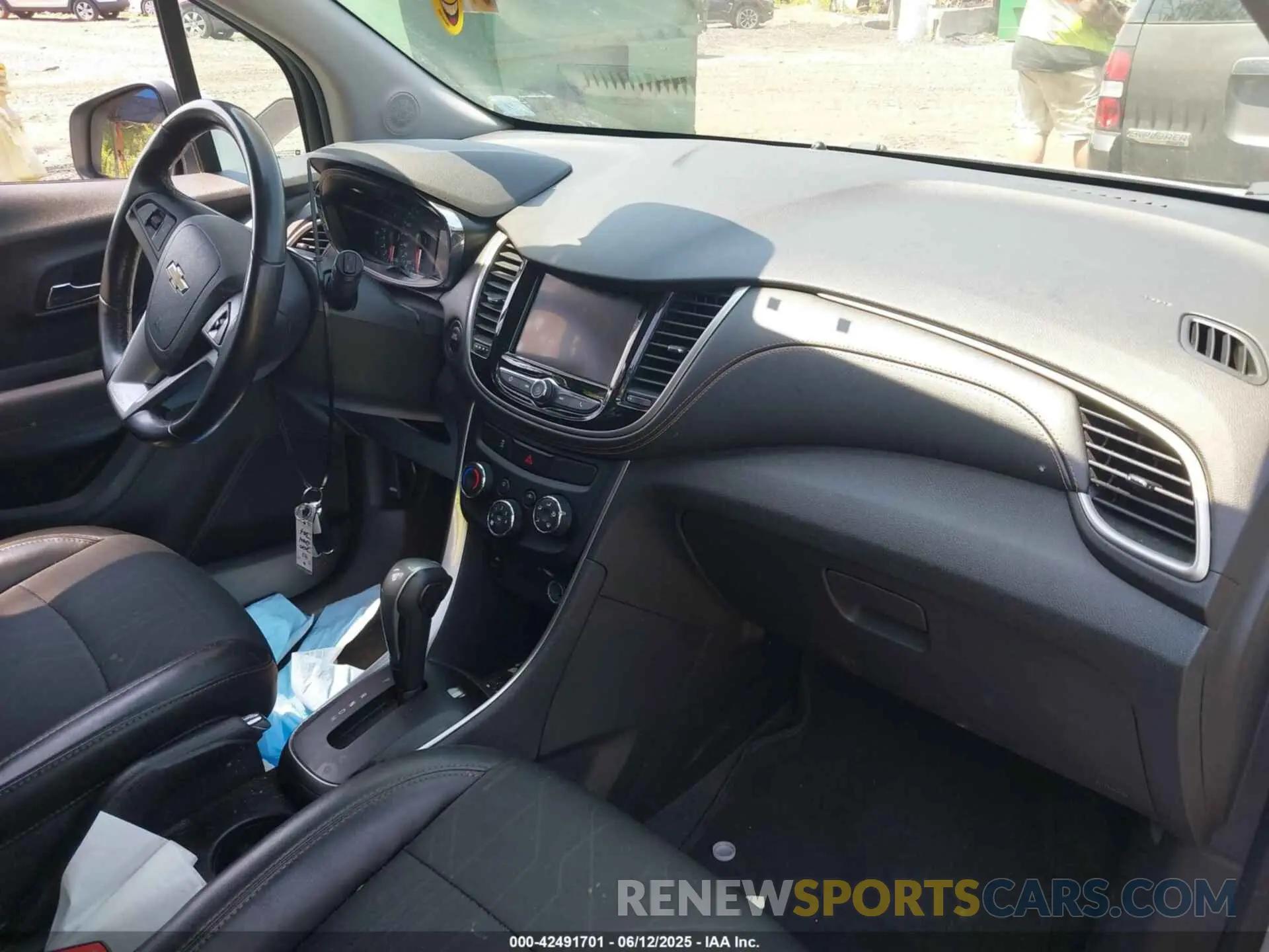 5 Photograph of a damaged car 3GNCJLSB9LL221430 CHEVROLET TRAX 2020