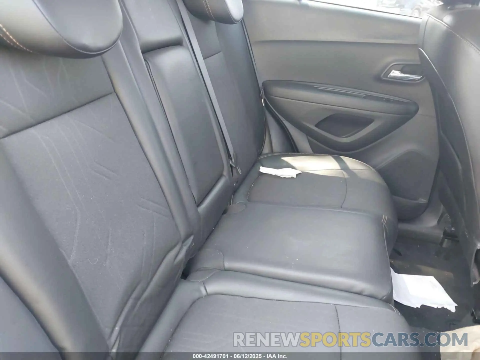 8 Photograph of a damaged car 3GNCJLSB9LL221430 CHEVROLET TRAX 2020